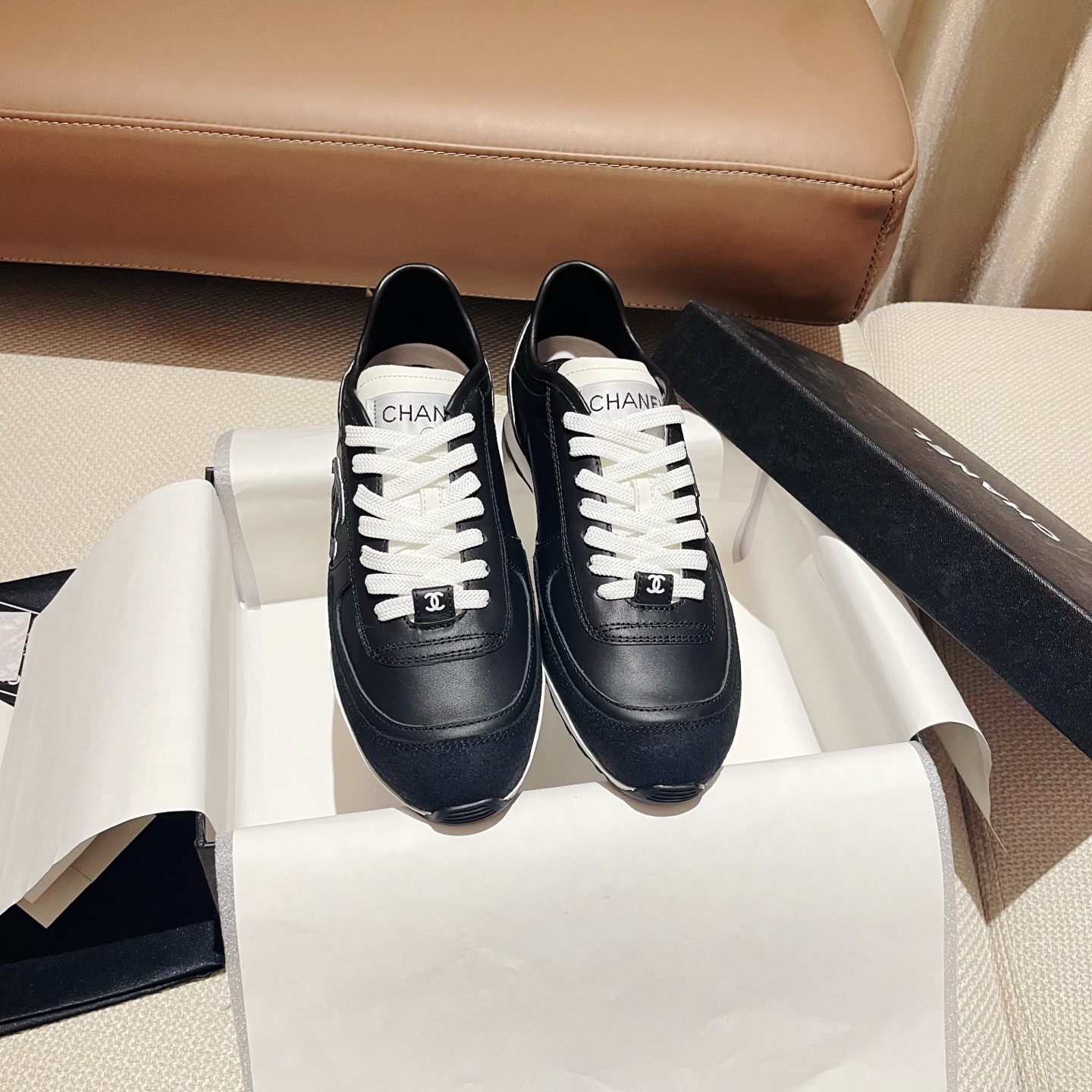 NO:231312,CHANEL 2025sw internet celebrity star style, the latest show series of the counter has a new model, cowhide double C original dancing shoes with versatile feet. The inner foot pad is imported sheepskin, the original private model and the sole is size: 35-40 (40 sizes are not returned or replaced) with the original full set of packaging., casual shoes/sports shoes, chanel, stuart weitzman, sneakers, cowhide, sheepskin19860909CHANEL 2025sw网红明星同款 专柜最新走秀主打系列上新款, 牛皮双C原版跳舞鞋套脚百搭绝配. 内里垫脚进口羊皮里 大底原版私模大底 码:35-40（40码不退不换） 配原版全套包装.,休闲鞋/运动鞋,chanel,stuart weitzman,sneakers,cowhide,sheepskin,Women's Shoes