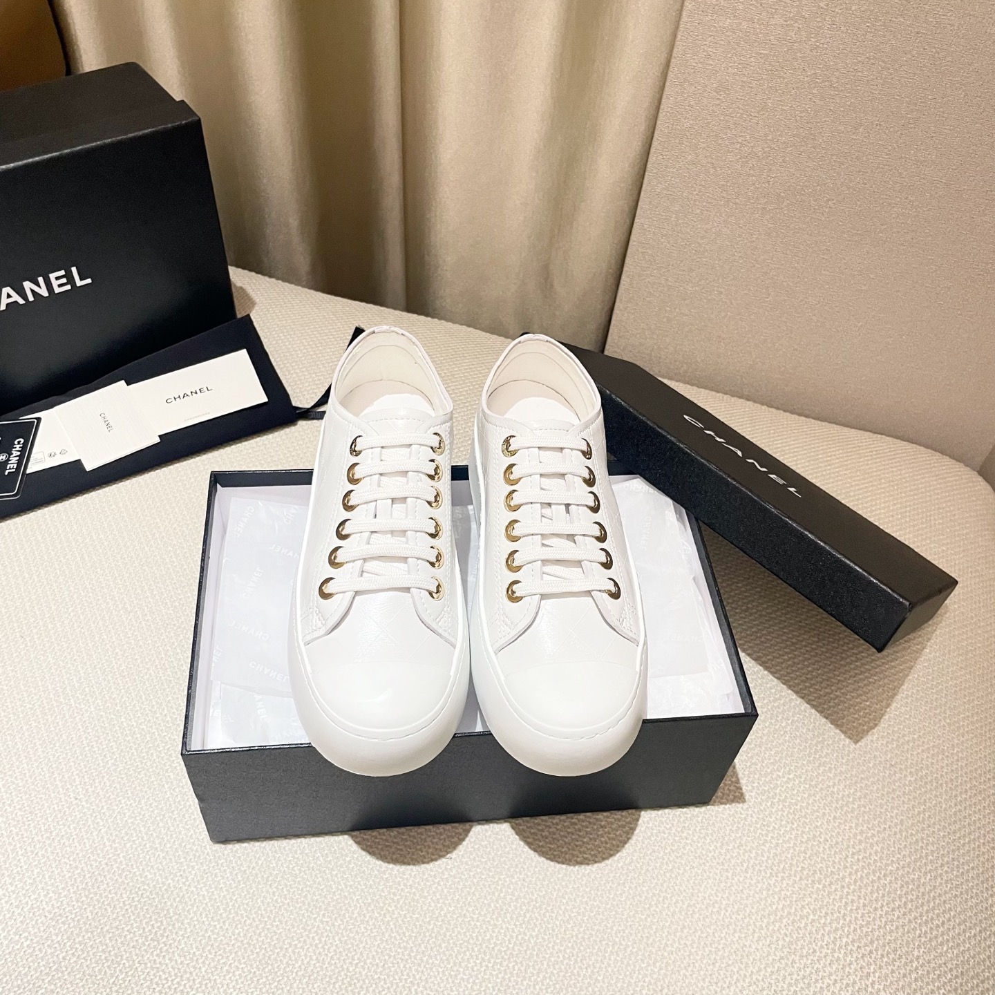 NO:233175,Factory direct sales CHANEL 2025sw Internet celebrity celebrity style, the latest show series of the counter has a new model, cowhide double C original loafers flat shoes, versatile and perfect match. Upper: sheepskin plus 3D printing, inner foot pad imported sheepskin lining, large sole original private model Tpu outsole Size: 35-40 (40 sizes are not returned or replaced) with original full packaging., casual shoes/sports shoes, chanel, stuart weitzman, loafers, flats, sneakers, cowhide, sheepskin19860909工厂直销 CHANEL 2025sw网红明星同款 专柜最新走秀主打系列上新款, 牛皮双C原版乐福鞋平底鞋套脚百搭绝配. 鞋面:羊皮加3D打印,内里垫脚进口羊皮里 大底原版私模Tpu大底 码:35-40（40码不退不换） 配原版全套包装.,休闲鞋/运动鞋,chanel,stuart weitzman,loafers,flats,sneakers,cowhide,sheepskin,Women's Shoes