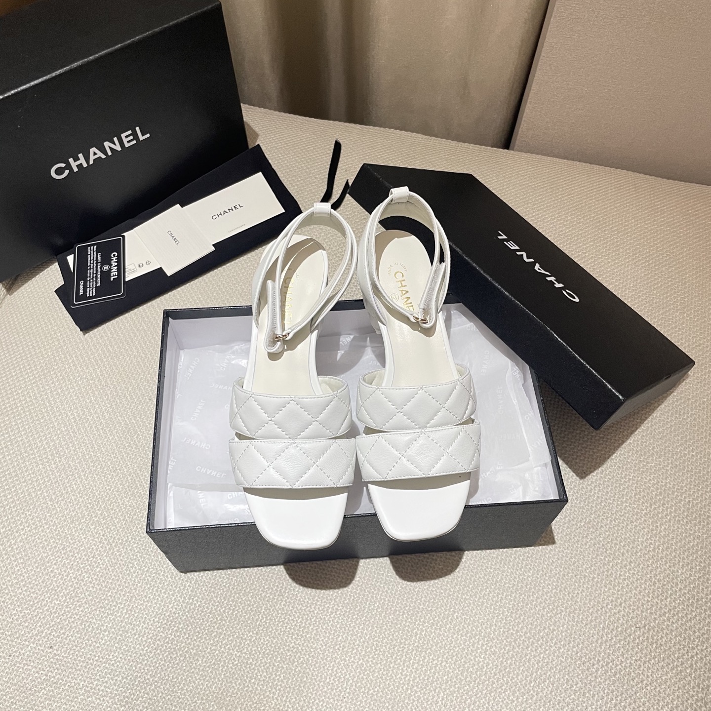 NO:222196,Factory direct sales CHANEL 2025sw Internet celebrity celebrity style, the latest show series of the counter has a new model, the sheepskin double C original thick heel sandals are versatile. Upper: sheepskin, inner footbed imported sheepskin lining, large sole original private model genuine leather sole Size: 35-40 (40 sizes are not returned or replaced) with the original full set of packaging. Heel height is about 5CM, sandals, chanel, stuart weitzman, sandals, sheepskin, Leather soles19860909工厂直销 CHANEL 2025sw网红明星同款 专柜最新走秀主打系列上新款, 羊皮双C原版粗跟凉鞋百搭绝配. 鞋面:羊皮,内里垫脚进口羊皮里 大底原版私模真皮大底 码:35-40（40码不退不换） 配原版全套包装.跟高约5CM,凉鞋,chanel,stuart weitzman,sandals,sheepskin,Leather soles,Women's Shoes