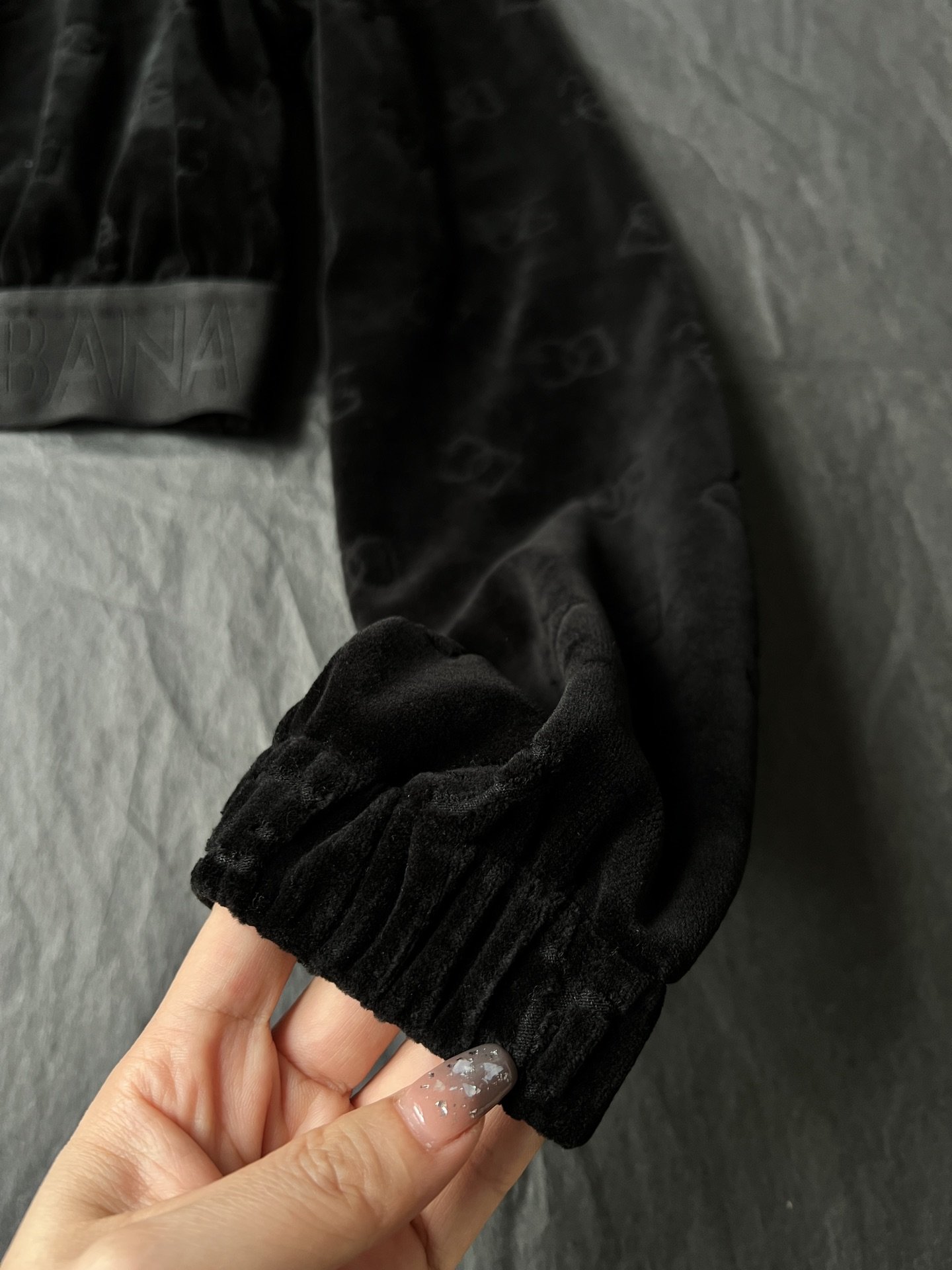 23秋冬新品️定制丝绒logo面料套装！独家首发裤子的掉绳都是毛线针织织出来的！现货36-38-40-4