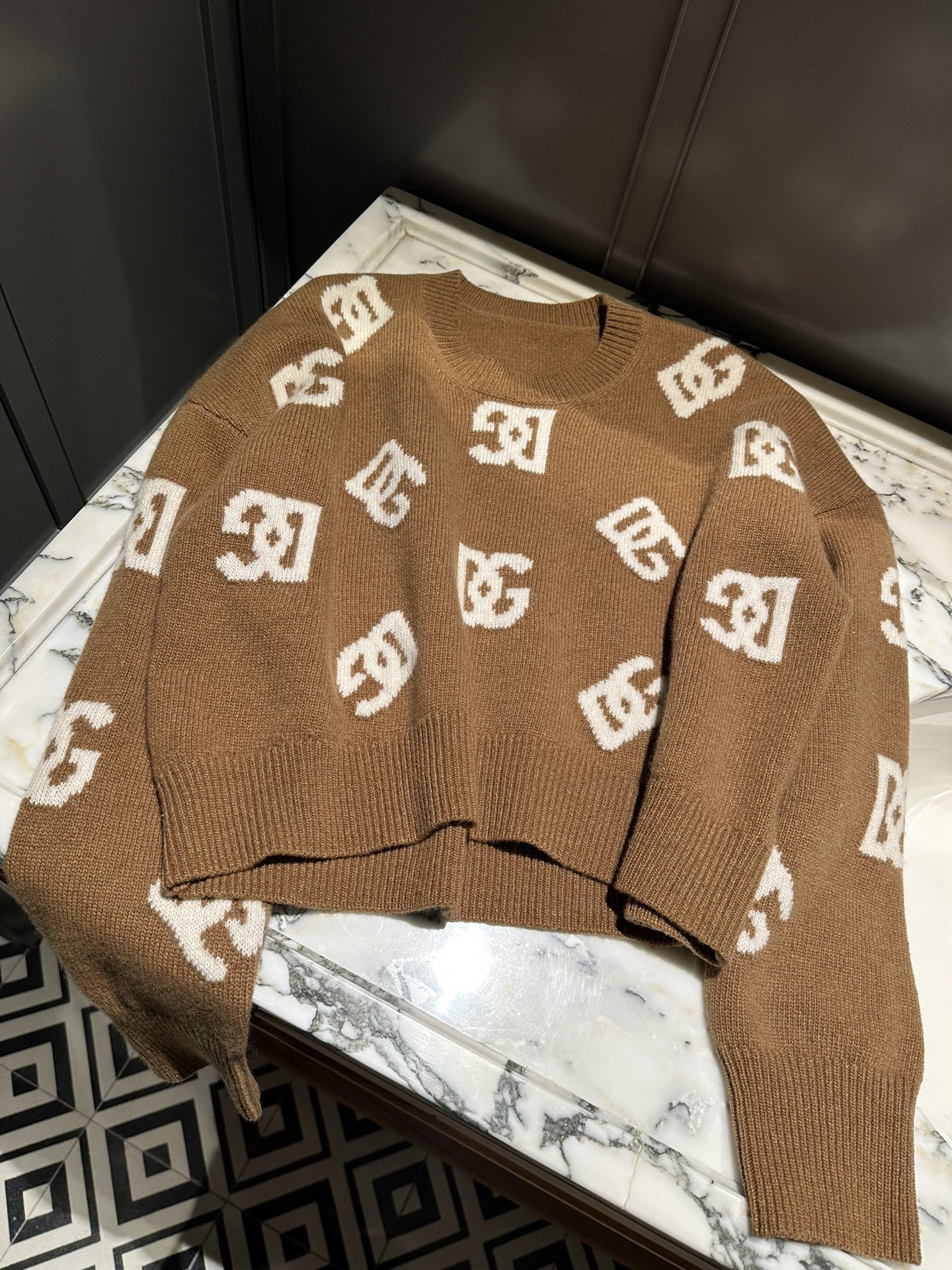 23秋冬新款️羊毛logo毛衣！今年流行的梅拉德颜色！现货36-38-40