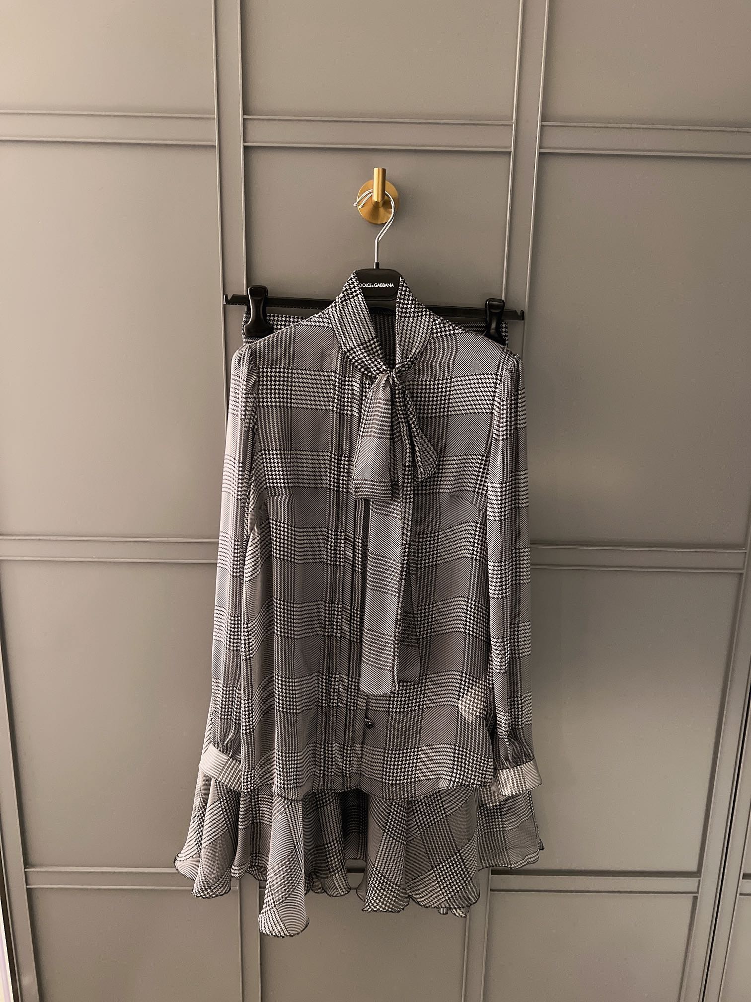 NO:307381,Top skirt autumn and winter new silk fabric houndstooth set!  Cropped with grids!  Positioning flowers!  The skirt lining is also made of silk!  Schedule order shipments on September 12th 36-38-40-42, skirts, real silk, alexander wang19860909上衣半裙秋冬新品真丝面料千鸟格套装！对格裁剪！定位花！半裙里布也是真丝面料的！排单9月12日出货36-38-40-42,,skirts,real silk,alexander wang,Women's clothing