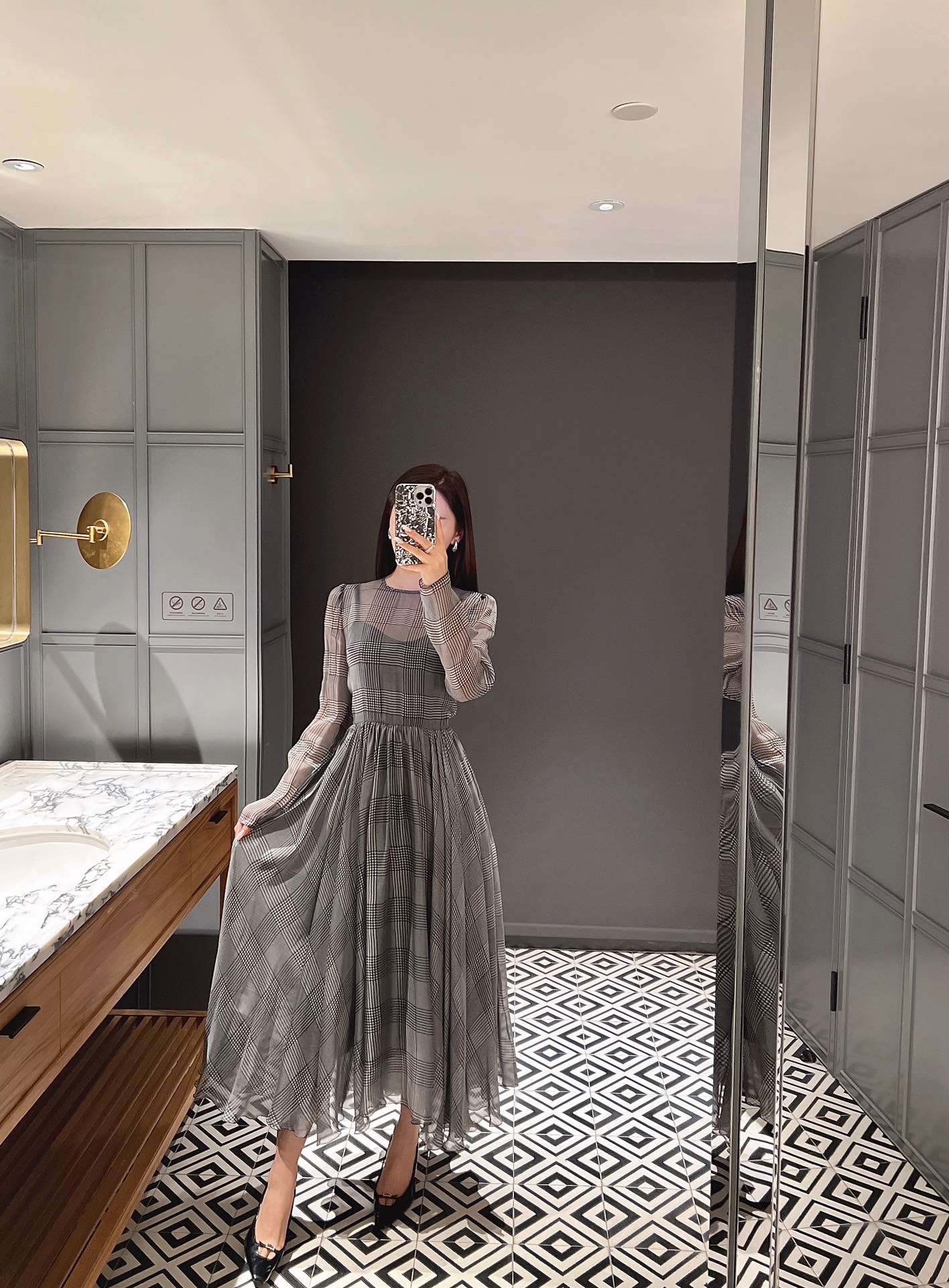 NO:544229,New silk houndstooth plaid dress for autumn and winter!  The hem is huge!  Positioning and cropping!  Silk suspender memory!  36-38-40-42,,skirts,real silk,alexander wang19860909秋冬新品真丝千鸟格对格连衣裙！下摆摆量巨大！定位裁剪！真丝吊带内存！36-38-40-42,,skirts,real silk,alexander wang,Women's clothing