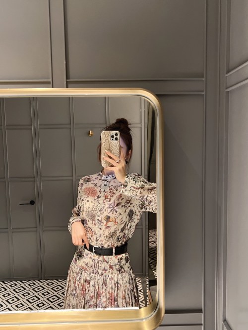 Patterned Blouse and Pleated Skirt Set with Leather Belt - Spring 2025 1 Patterned Blouse and Pleated Skirt Set with Leather Belt - Spring 2025