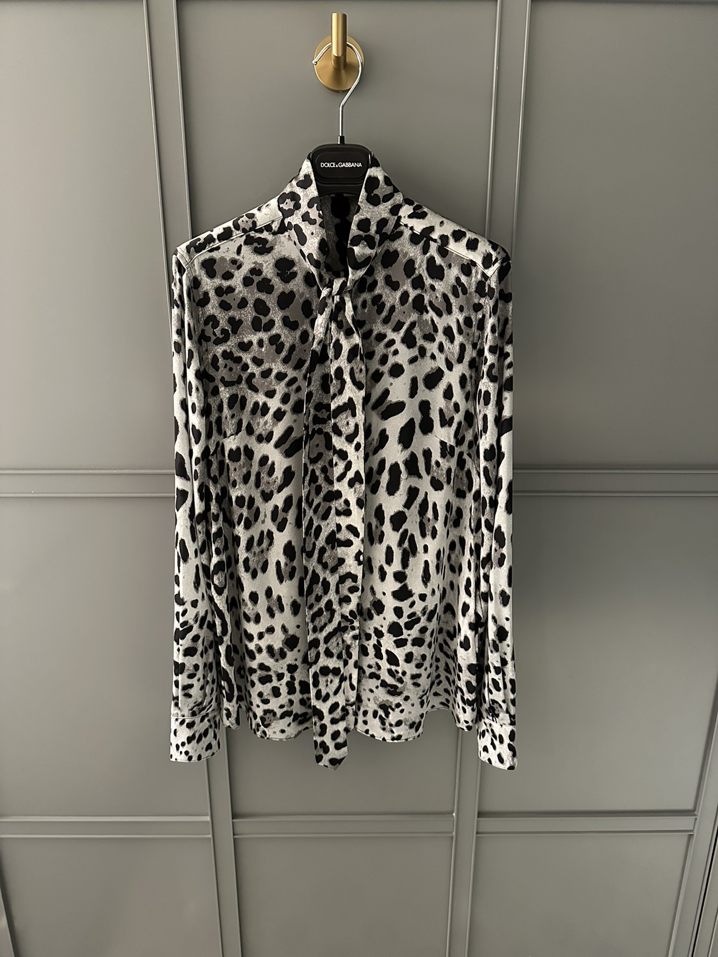 NO:316946,2025 spring silk leopard print streamer printed shirt!  Positioning printing!  Spot 36-38-40-42p, real silk, alexander wang198609092025春款真丝豹纹飘带印花衬衣！定位印花！现货36-38-40-42p,,real silk,alexander wang,Women's clothing