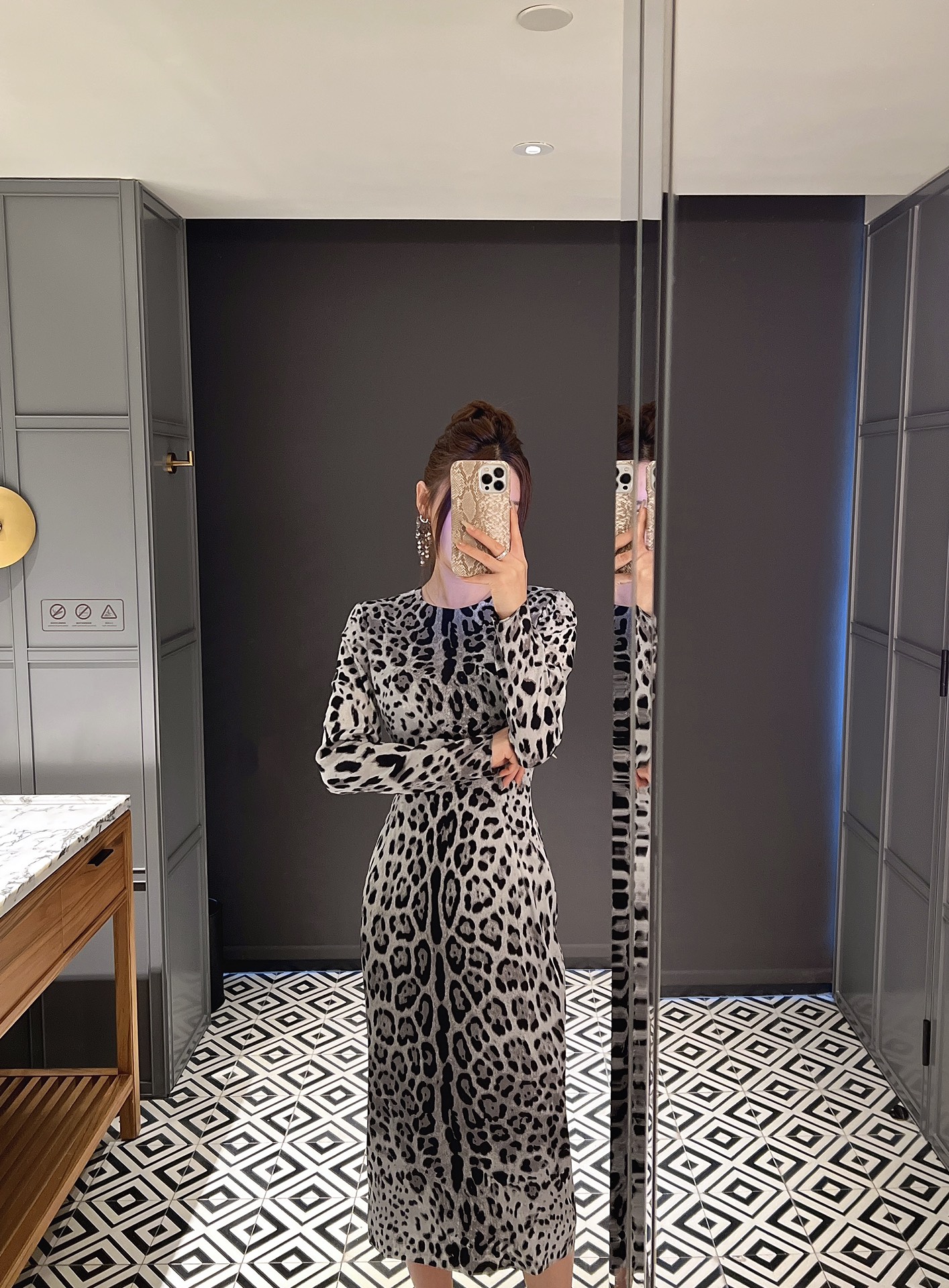 NO:294215,New silk leopard print long-sleeved dress in spring and summer!  Spot 36-38-40-42,,skirts,real silk,alexander wang19860909春夏新款真丝豹纹长袖连衣裙！现货36-38-40-42,,skirts,real silk,alexander wang,Women's clothing
