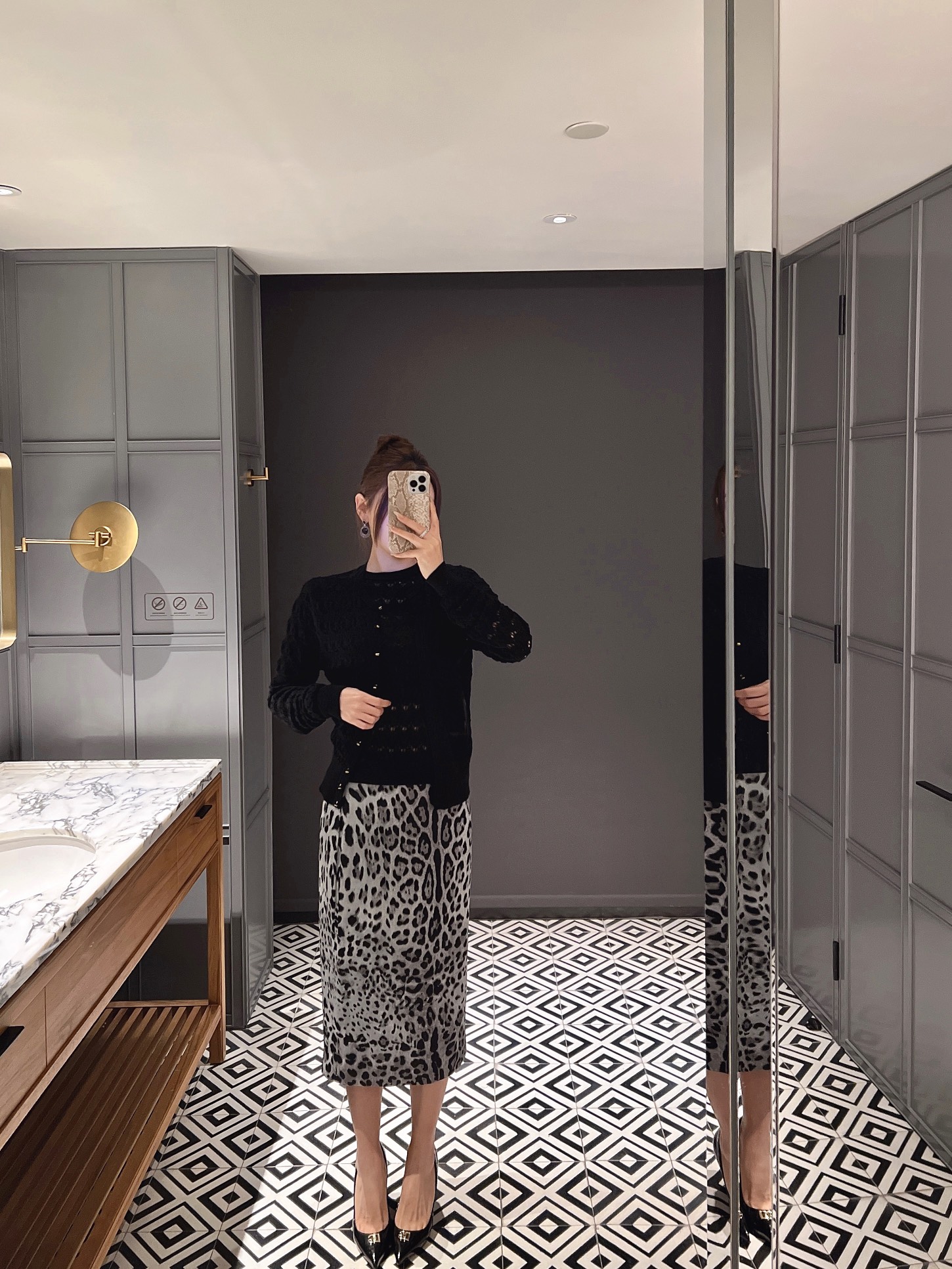 NO:294210,Cardigan sleeveless spring and summer new wool hollow knitted two-piece set!  Order 36-38-40-42,,alexander wang19860909开衫无袖春夏新款羊毛镂空针织两件套！排单36-38-40-42,,alexander wang,Women's clothing