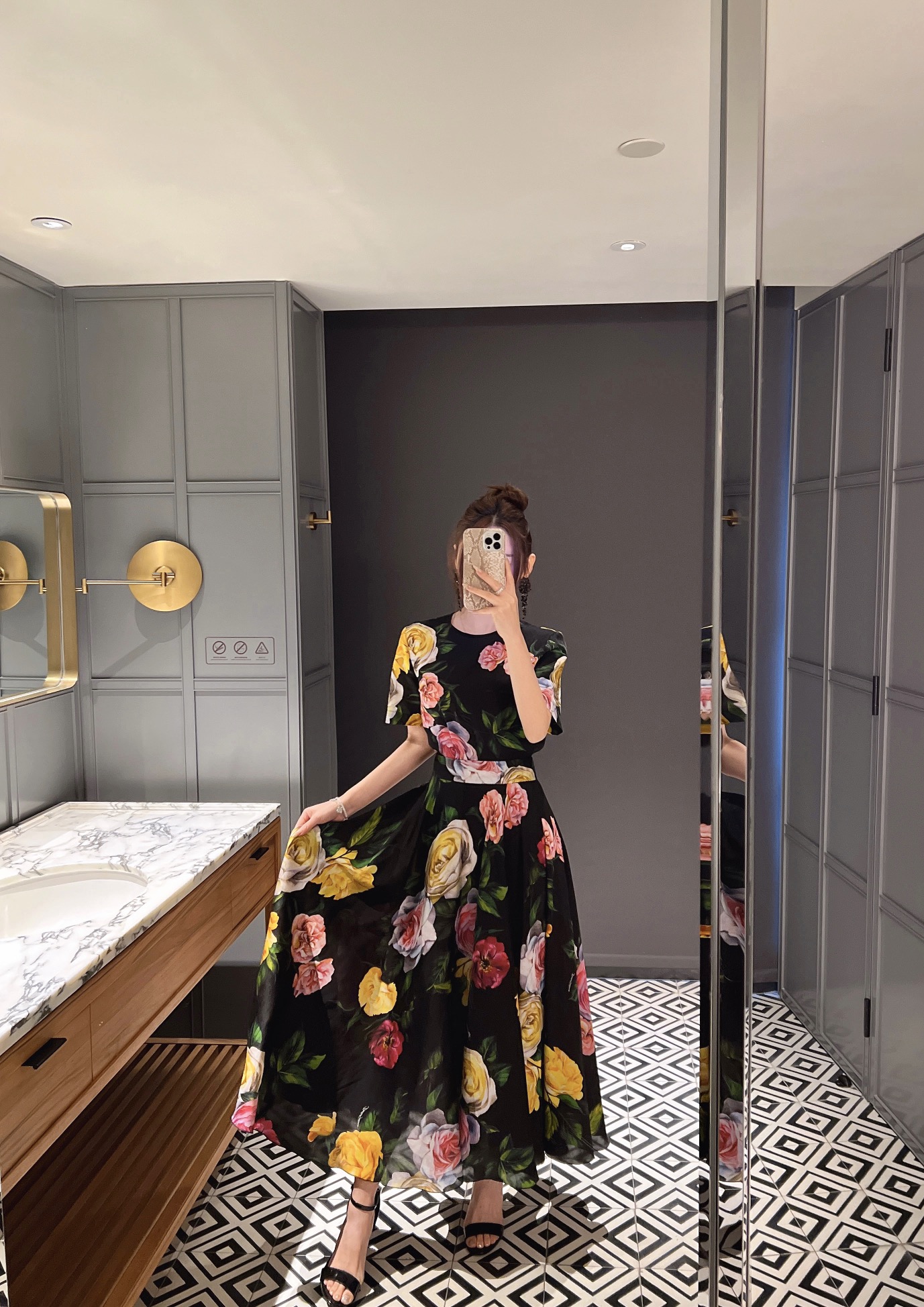 NO:294201,Top skirt spring and summer new silk rose print set!  Spot 36-38-40-42,,skirts,real silk,alexander wang19860909上衣半裙春夏新款真丝玫瑰花印花套装！现货36-38-40-42,,skirts,real silk,alexander wang,Women's clothing