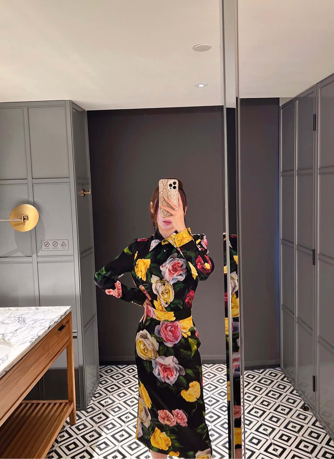 NO:294185,Tops with new rose positioning printed shirts for spring and summer!  All sets are in stock!  36-38-40-42,,alexander wang19860909上衣春夏新品玫瑰花定位印花衬衣！一套都有现货！36-38-40-42,,alexander wang,Women's clothing