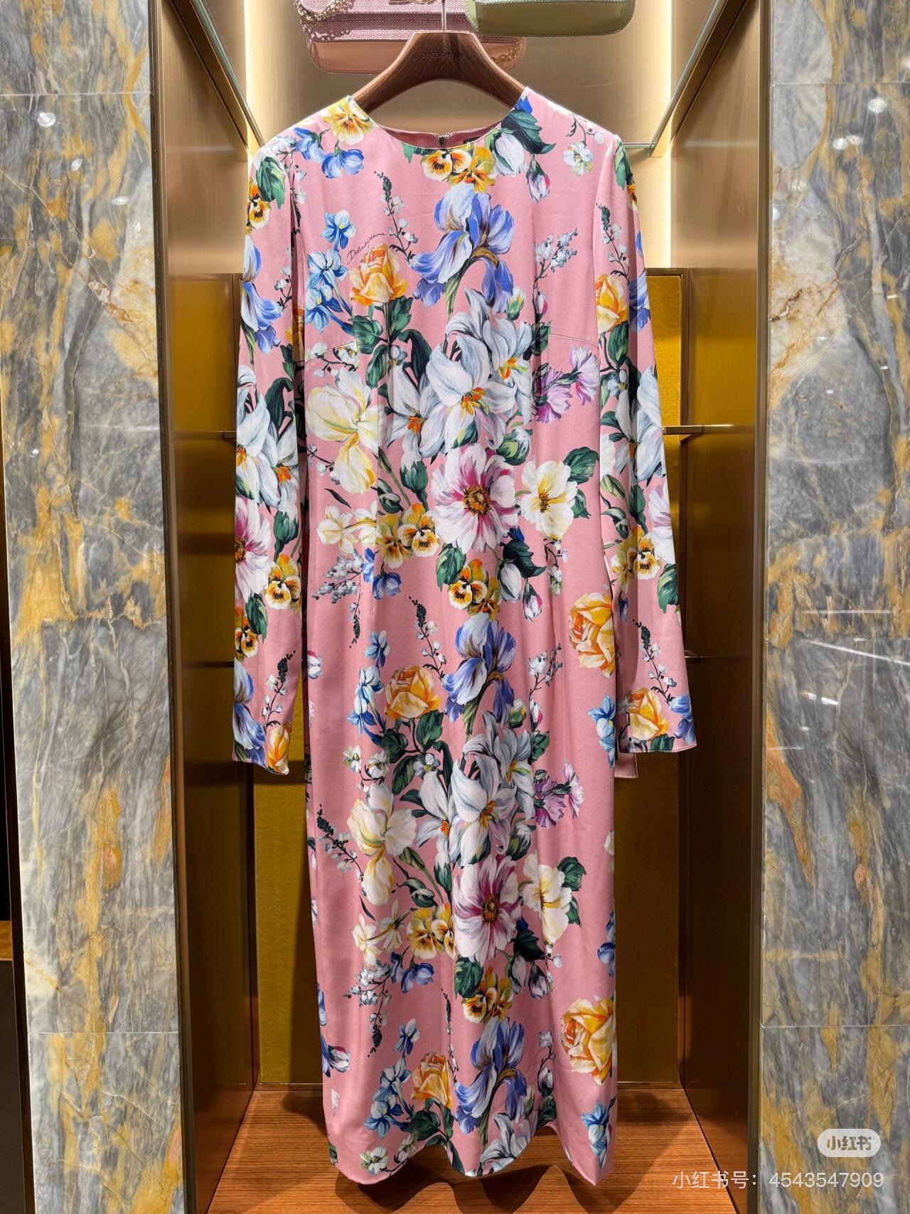 26春夏新品❤️印花连衣裙！粉色优雅现货36-38-40-42