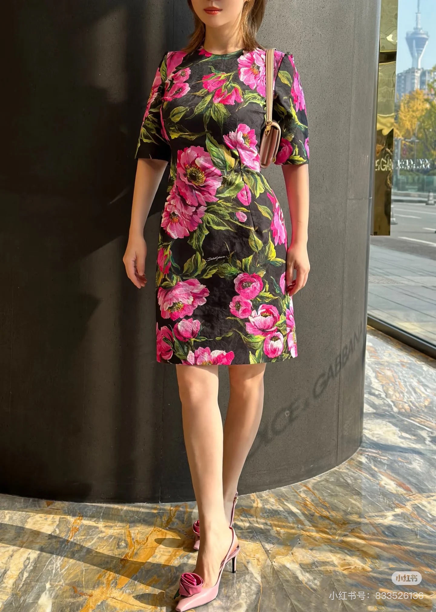 NO:316949,High quality. Look over. Customized jacquard fabric!  It is definitely not a casual version. It can be shipped before the New Year!  Digital direct injection process!  The colors are very bright and beautiful!  Silk inner body will not fade even if worn for a long time!  36-38-40-42p, real silk,alexander wang19860909高品质.看过来.定制提花面料！绝对不是随随便便乱做的版本 年前可以发货！数码直喷工艺！颜色非常鲜亮好看！真丝内里 穿久也不会发旧掉色！36-38-40-42p,,real silk,alexander wang,Women's clothing