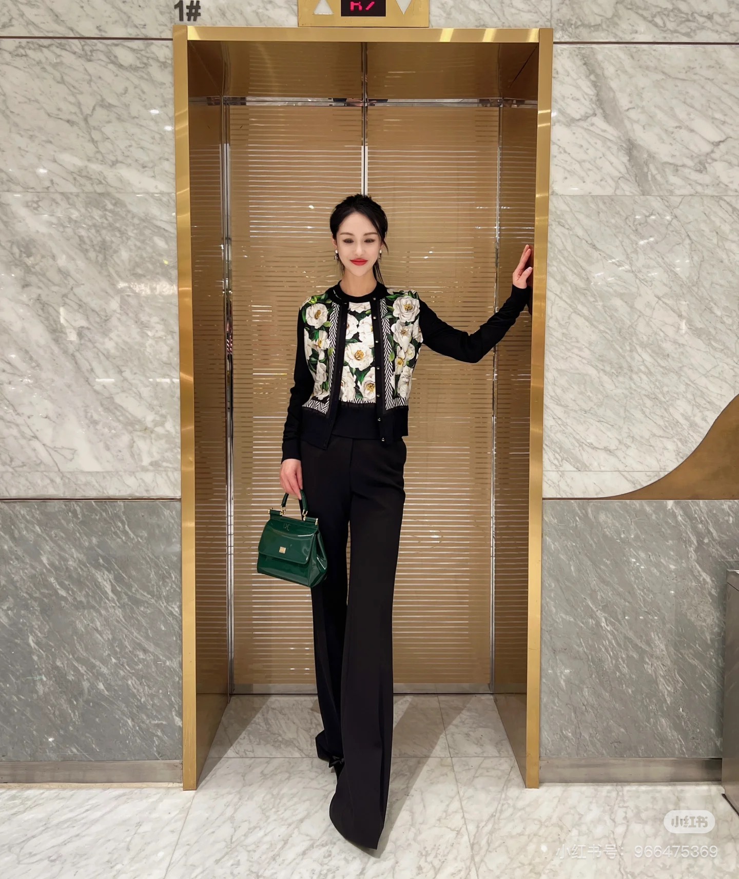 NO:313926,Vest lineup 25 new spring and summer peony series!  Silk splicing yarn!  The yarn is all silk fabric!  High quality!  36-38-40-4 vest 90450, real silk, alexander wang19860909背心排单25春夏新品牡丹花系列！真丝拼接纱线！纱线全都是真丝面料！高品质！36-38-40-4背心90450,,real silk,alexander wang,Women's clothing