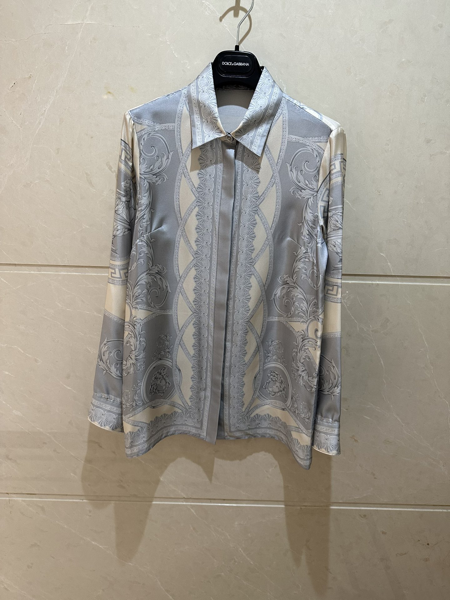 NO:298664,New spring and summer silk positioning printed shirt!  Elegant and atmospheric!  Spot 36-38-40-42, real silk, alexander wang19860909春夏新款真丝定位印花衬衣！优雅大气！现货36-38-40-42,,real silk,alexander wang,Women's clothing