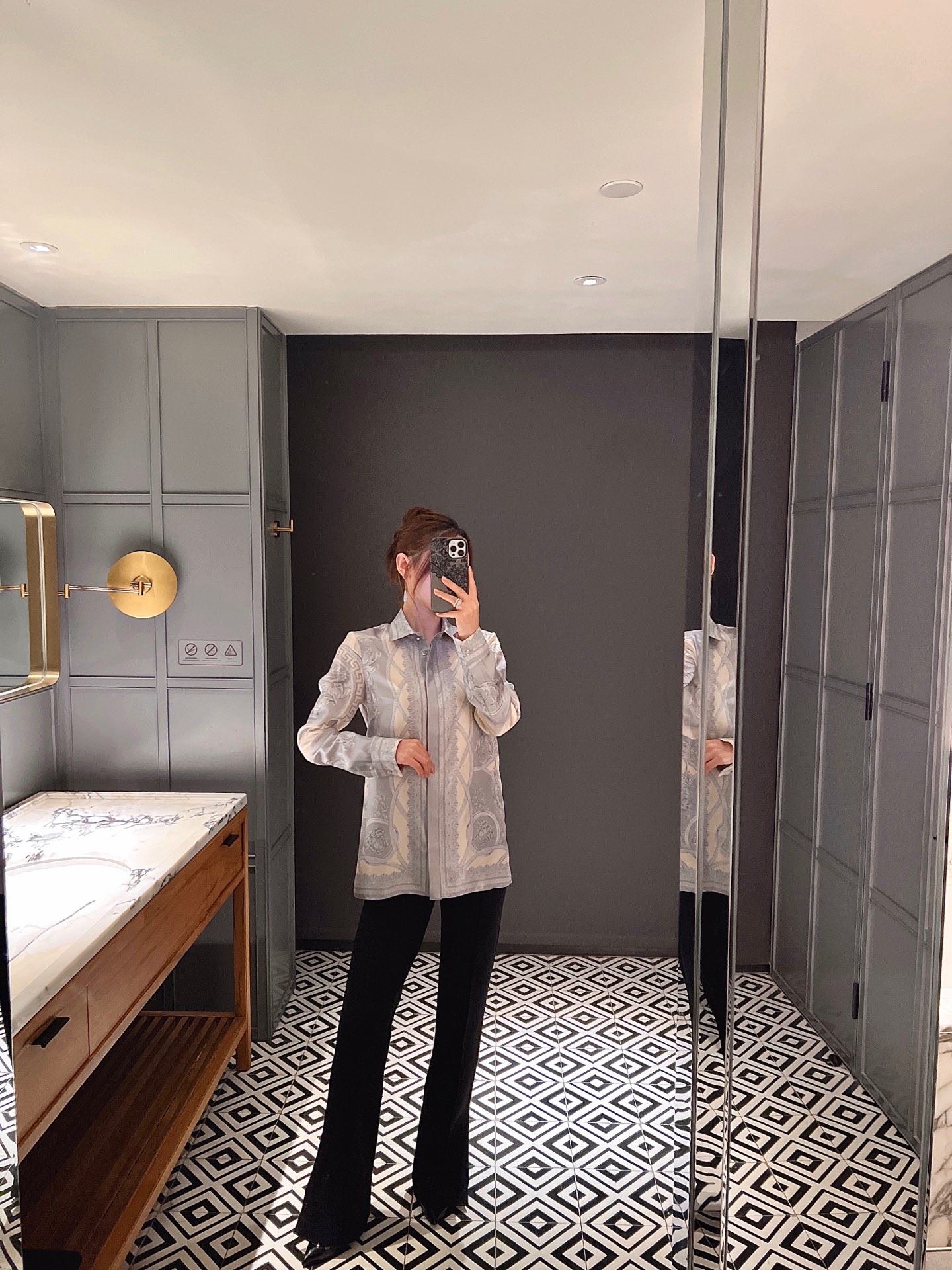 NO:471474,New spring and summer silk positioning printed shirt!  Elegant and atmospheric!  Spot 36-38-40-42, real silk, alexander wang19860909春夏新款真丝定位印花衬衣！优雅大气！现货36-38-40-42,,real silk,alexander wang,Women's clothing
