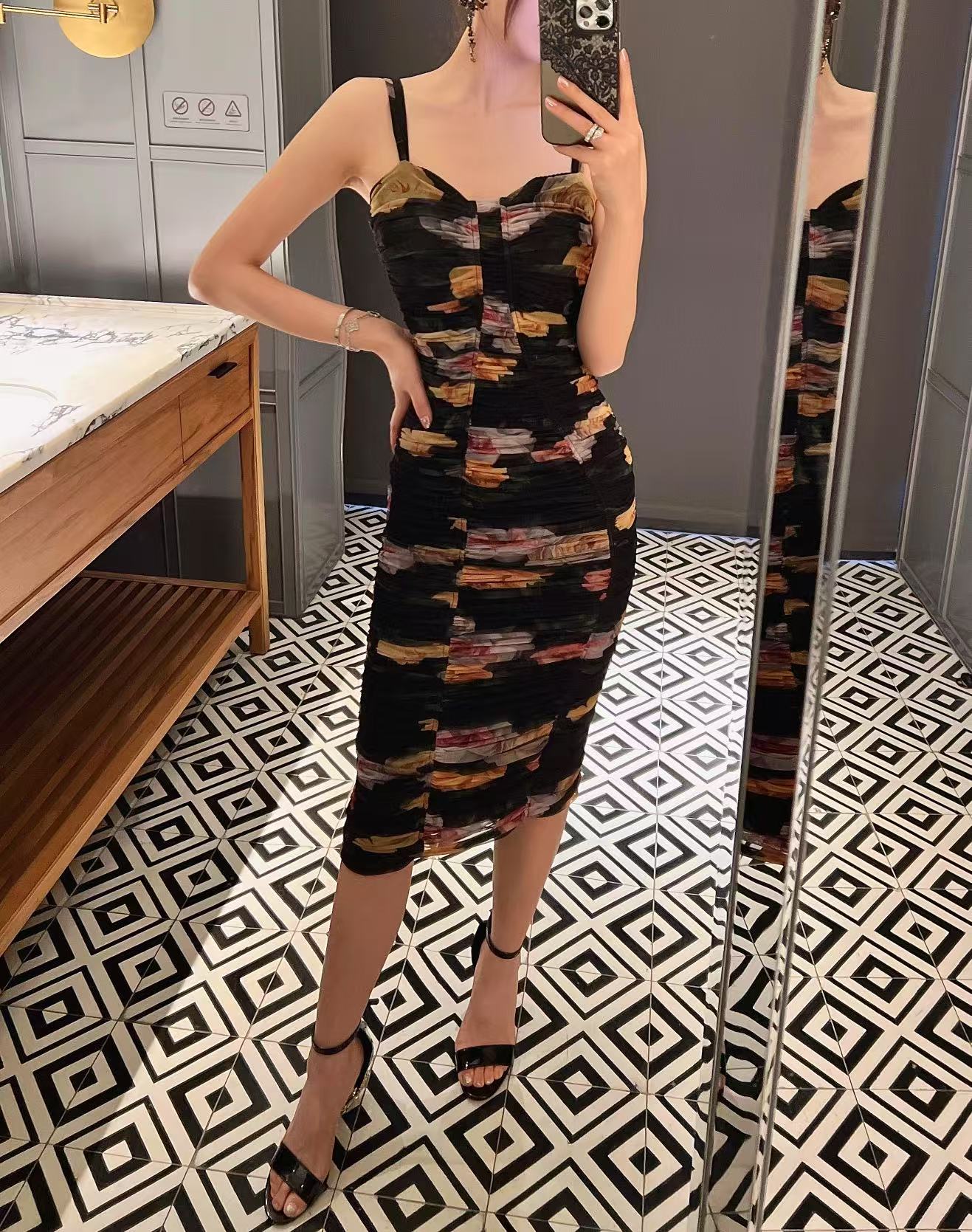 NO:316945,New 25 spring and summer new heavy industry mesh printing new model!  Silk suspender memory!  Spot 36-38-40-42, real silk, alexander wang1986090925春夏新款重工网布印花新款！真丝吊带内存！现货36-38-40-42,,real silk,alexander wang,Women's clothing