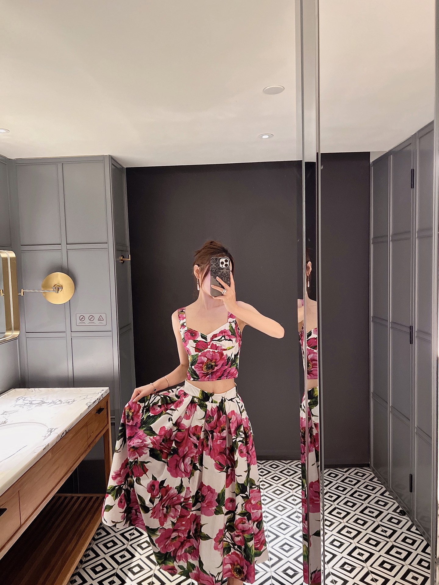 NO:496634,All new products in spring and summer have vests arranged and reserved. All are positioned and restored!  We have made very good colors!  Bright and bright!  Skirt spot 36-38-40-42 back, skirts, alexander wang19860909春夏新品一套都有背心排单预定全部定位还原花！我们花型颜色做得非常好！鲜亮明艳！半裙现货36-38-40-42背,,skirts,alexander wang,Women's clothing