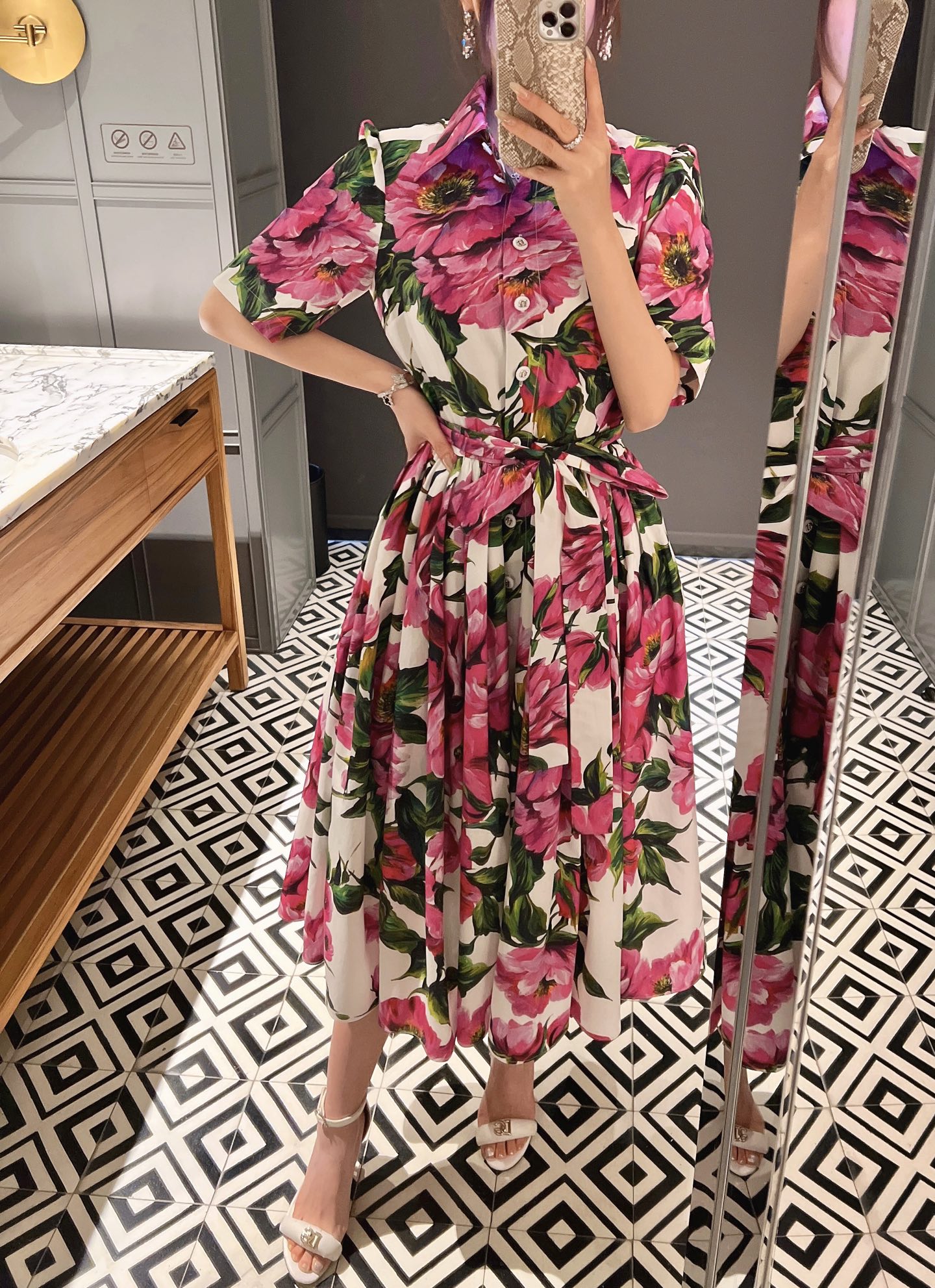 NO:315900,New Peony Printed Pure Cotton Spoil Dress in Spring and Summer 25!  Positioning and restoring print must-haves for vacation!  Spot 36-38-40-42,,skirts,alexander wang1986090925春夏新款牡丹印花纯棉大摆连衣裙！定位还原印花度假必备款！现货36-38-40-42,,skirts,alexander wang,Women's clothing
