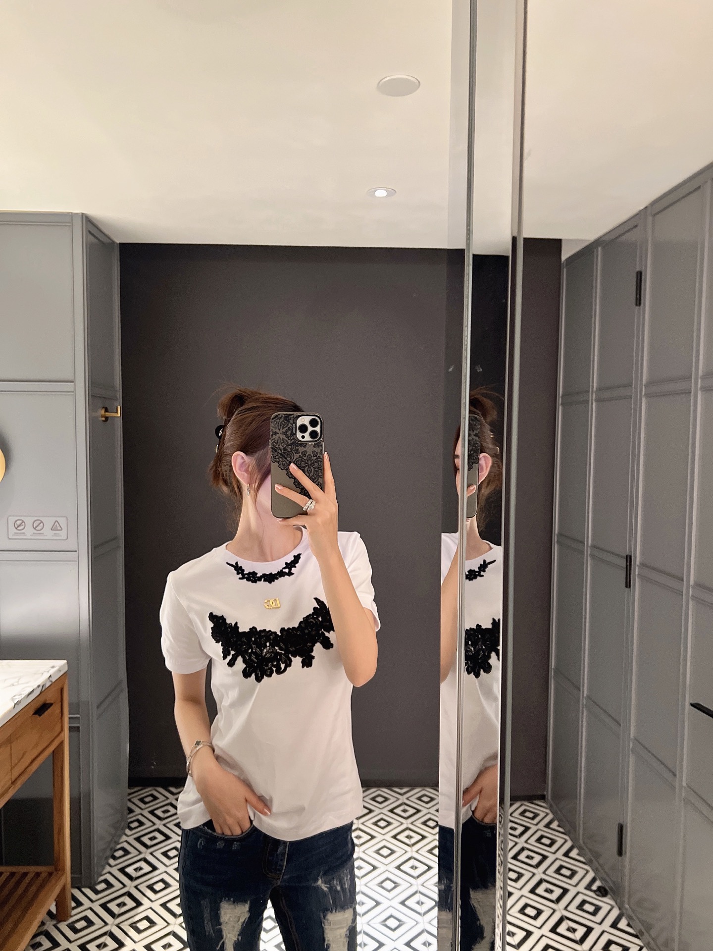 NO:314536,Spring and summer new black and white two-color T-paste water-soluble embroidery style spot 36-38-40-42p, alexander wang19860909春夏新款黑白两色T桖水溶绣花款现货36-38-40-42p,,alexander wang,Women's clothing