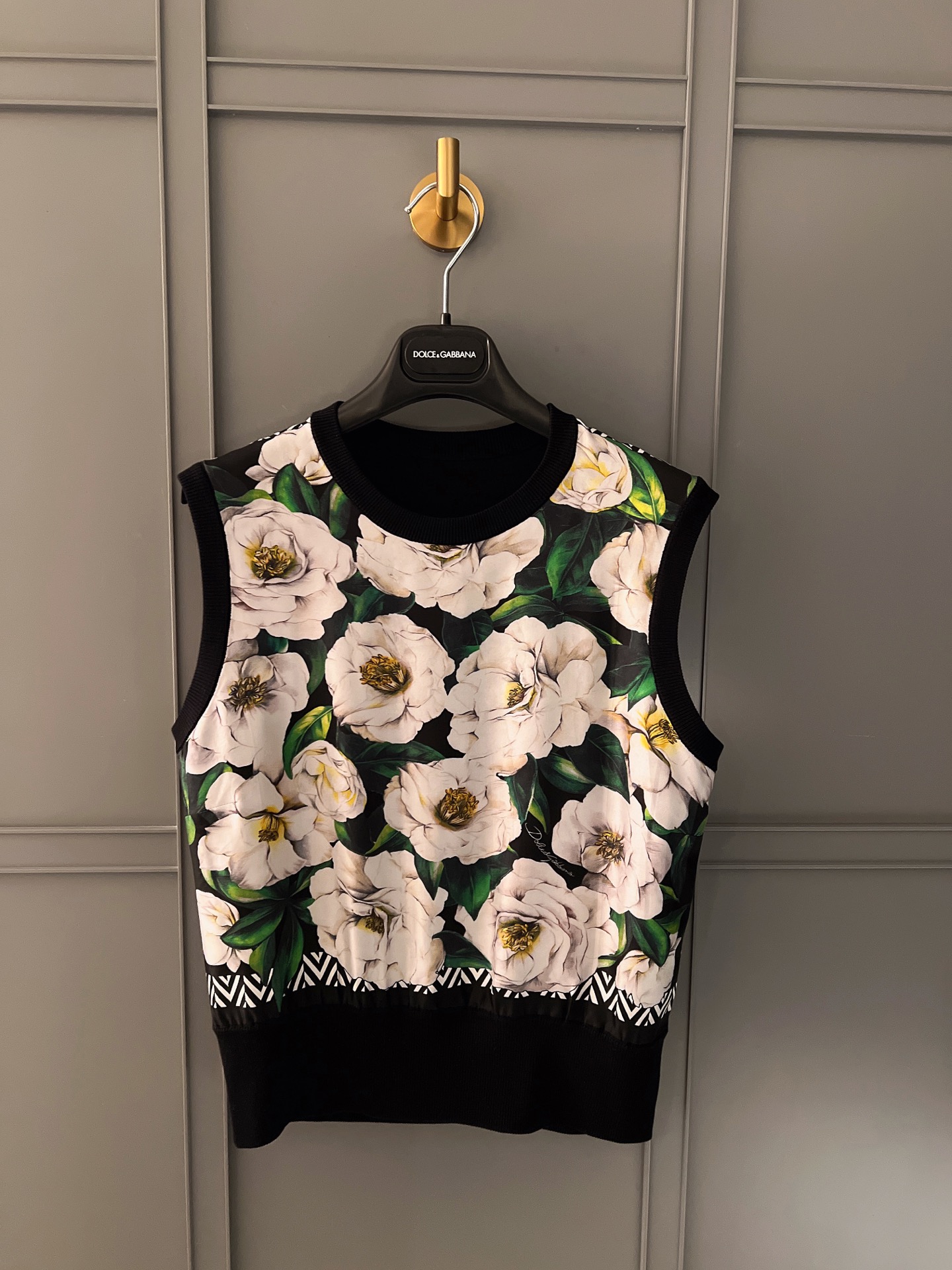NO:326978,Cardigan vest spot 25 spring and summer new peony series!  Silk splicing yarn!  The yarn is all silk fabric!  High quality!  36-38-40-42,,real silk,alexander wang19860909开衫背心现货25春夏新品牡丹花系列！真丝拼接纱线！纱线全都是真丝面料！高品质！36-38-40-42,,real silk,alexander wang,Women's clothing
