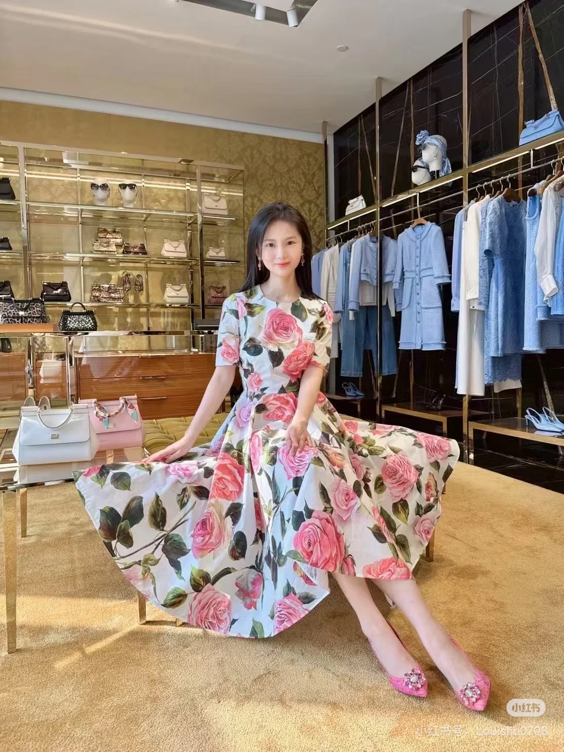 NO:315136,New spring and summer products wear flowers on the body with white and pink roses color matching is very beautiful 36-38-40-42p, alexander wang19860909春夏新品把花丛穿在身上白色搭配粉红色玫瑰花配色非常好看现货36-38-40-42p,,alexander wang,Women's clothing