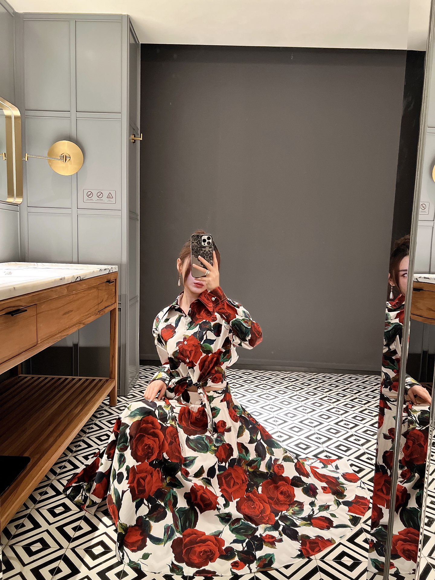 NO:306883,Shirts and skirts 25 spring and summer new product positioning rose printing set!  All sets are in stock 36-38-40-42 shirts, skirts, alexander wang19860909衬衣 半裙25春夏新品定位玫瑰印花套装！一套都有现货36-38-40-42衬衣,,skirts,alexander wang,Women's clothing