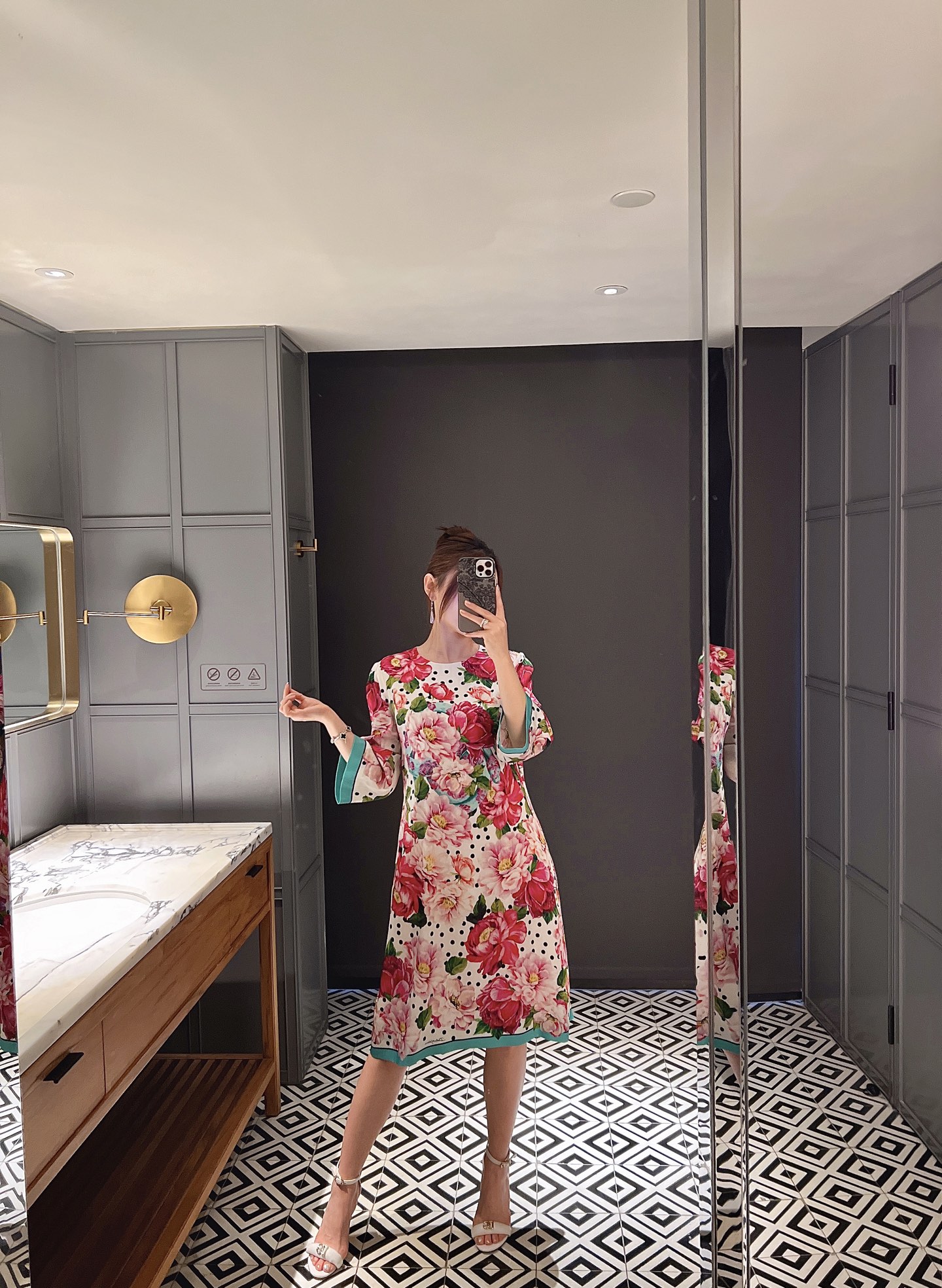 NO:307931,New spring and summer year of snake series silk dress inside and outside!  Silk forged fabrics This series of beautiful colors and beautiful rows shipped No. 23 shipped 36-38-40-42p, skirts, real silk, alexander wang19860909春夏新款蛇年系列里外真丝连衣裙！真丝锻面料这个系列花色好美排单发货23号发货36-38-40-42p,,skirts,real silk,alexander wang,Women's clothing