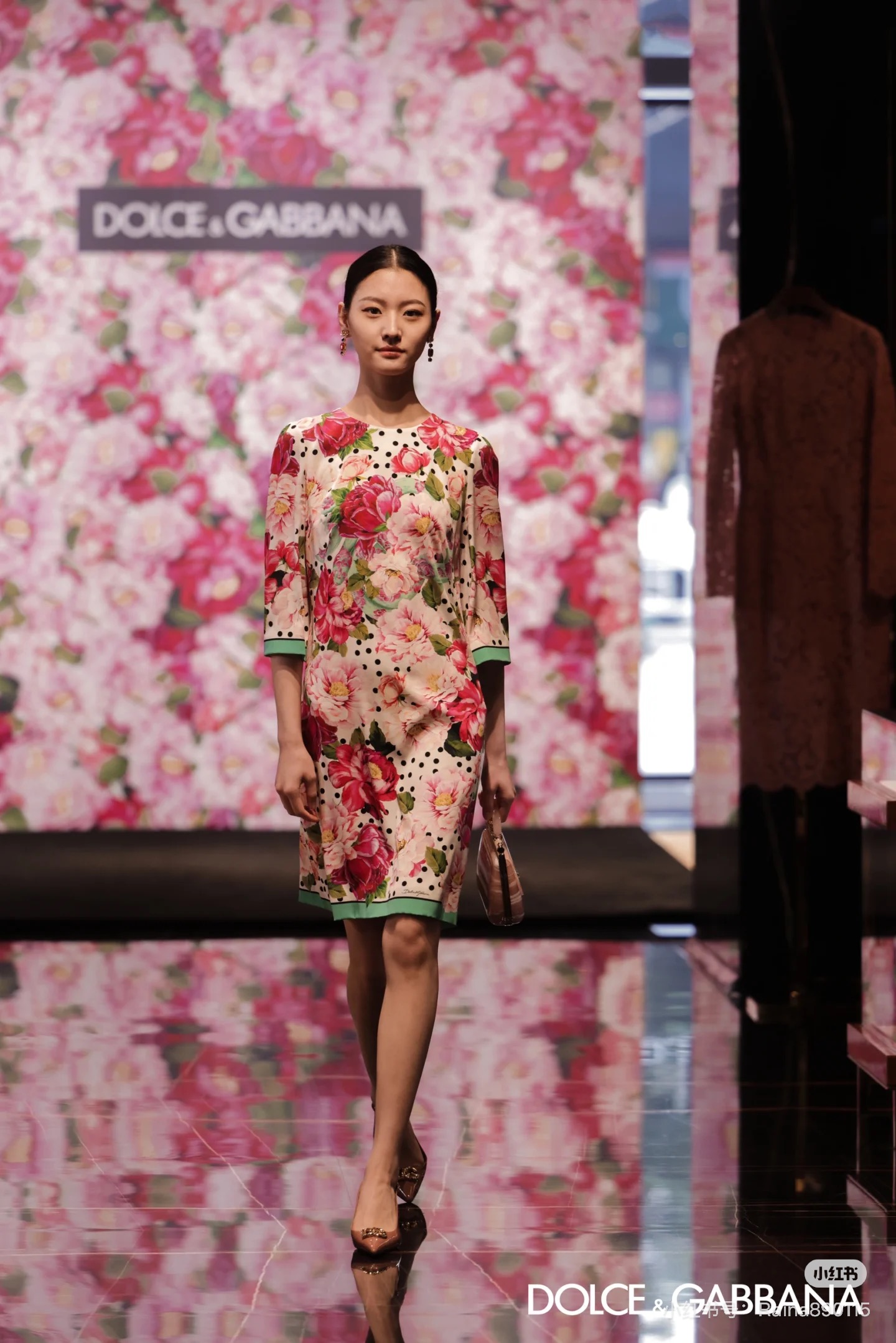 NO:307922,New spring and summer year of snake series silk dress inside and outside!  Silk forged fabrics This series of beautiful colors and beautiful rows shipped No. 23 shipped 36-38-40-,,skirts,real silk,alexander wang19860909春夏新款蛇年系列里外真丝连衣裙！真丝锻面料这个系列花色好美排单发货23号发货36-38-40-,,skirts,real silk,alexander wang,Women's clothing