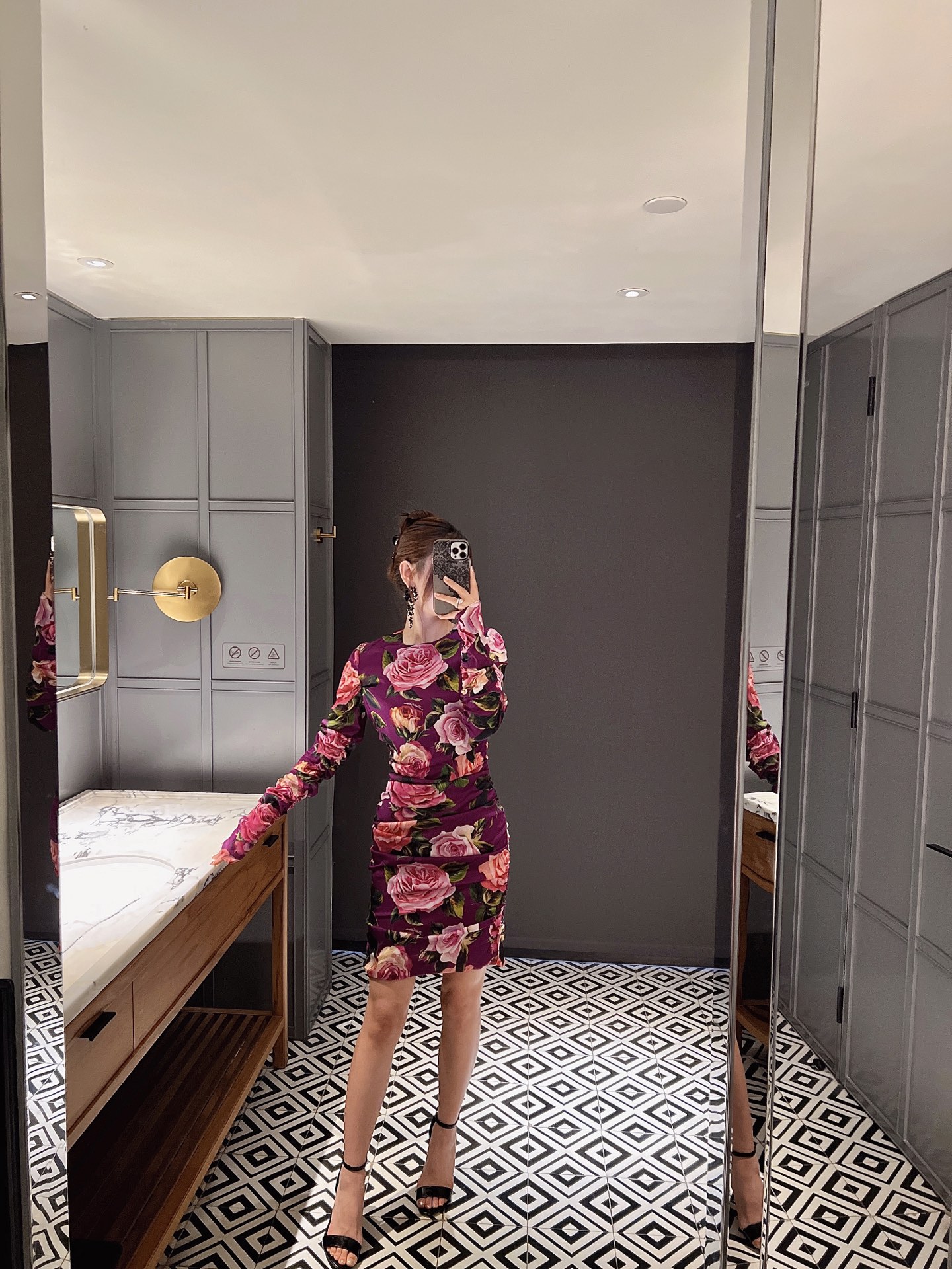NO:471483,Spot 25 spring and summer new styles are slimming with waist!  Silk stretch satin fabric!  The color is very attractive in spring and summer!  36-38-40-42,,real silk,alexander wang19860909现货25春夏新款收腰显瘦！真丝弹力缎面料！颜色非常春夏耐看！36-38-40-42,,real silk,alexander wang,Women's clothing