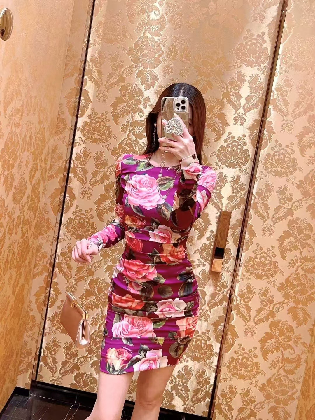 NO:311105,New spring and summer models are shipped in 10 days!  Slimming your waist to make you look thin!  Silk stretch satin fabric!  The color is very attractive in spring and summer!  36-38-40-42,,real silk,alexander wang19860909春夏新款排单10天出货！收腰显瘦！真丝弹力缎面料！颜色非常春夏耐看！36-38-40-42,,real silk,alexander wang,Women's clothing