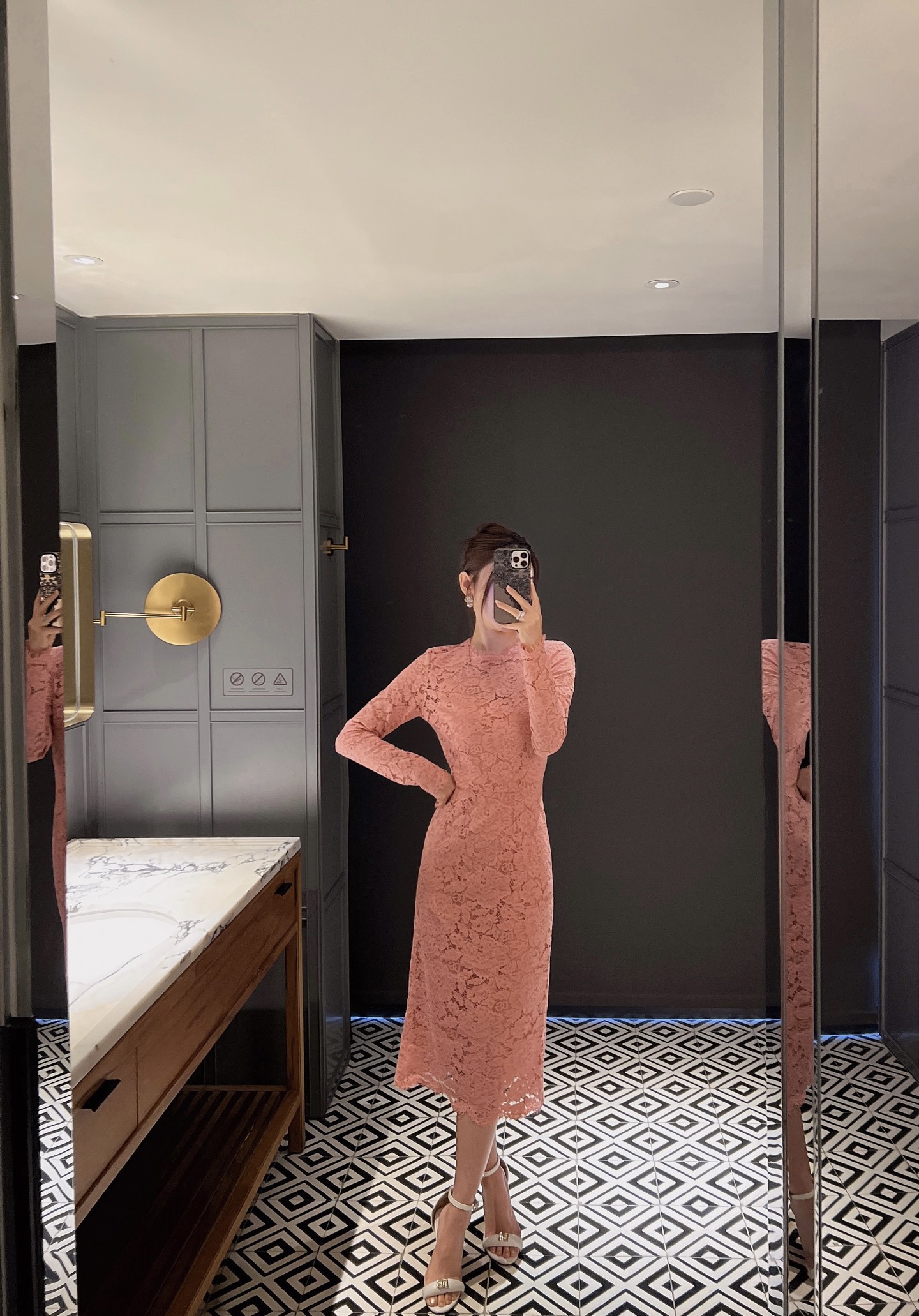 NO:325824,The new spring and summer lace product is released this pink series this year!  logo lace!  Beautiful color spot 36-38-40-42,,alexander wang19860909春夏新品蕾丝今年出这个粉色系列了！logo蕾丝！颜色漂亮现货36-38-40-42,,alexander wang,Women's clothing