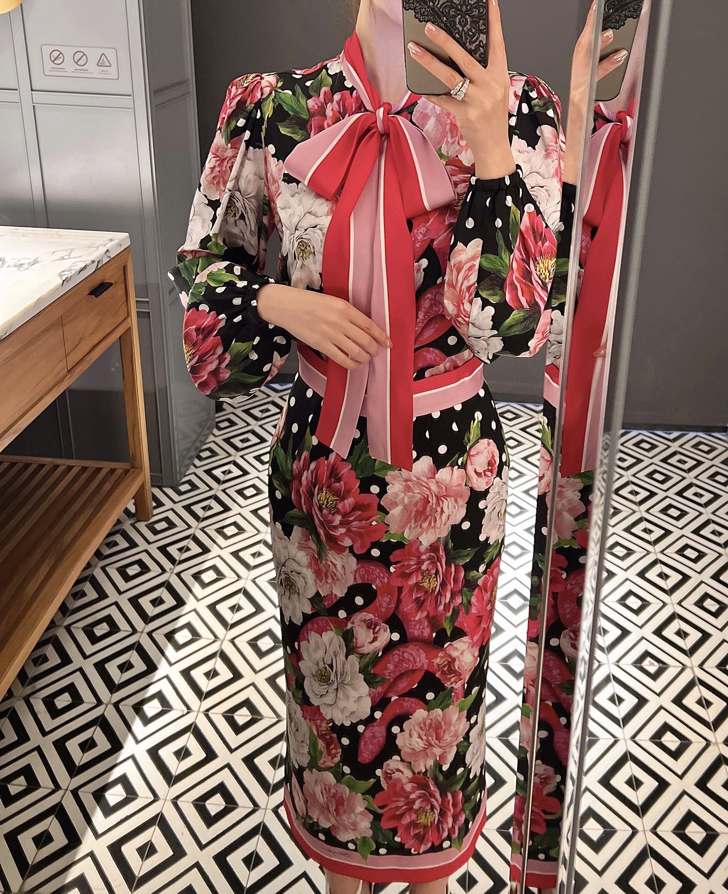 NO:320261,Shirt 749 Skirt 649 Early Spring New Year of Snake Series 19mm Silk Double Bridge Fabric Set All Set, Skirts, Real Silk, Alexander Wang19860909衬衣749 半裙649早春新款蛇年系列 19mm真丝双桥面料套装 一套都有,,skirts,real silk,alexander wang,Women's clothing