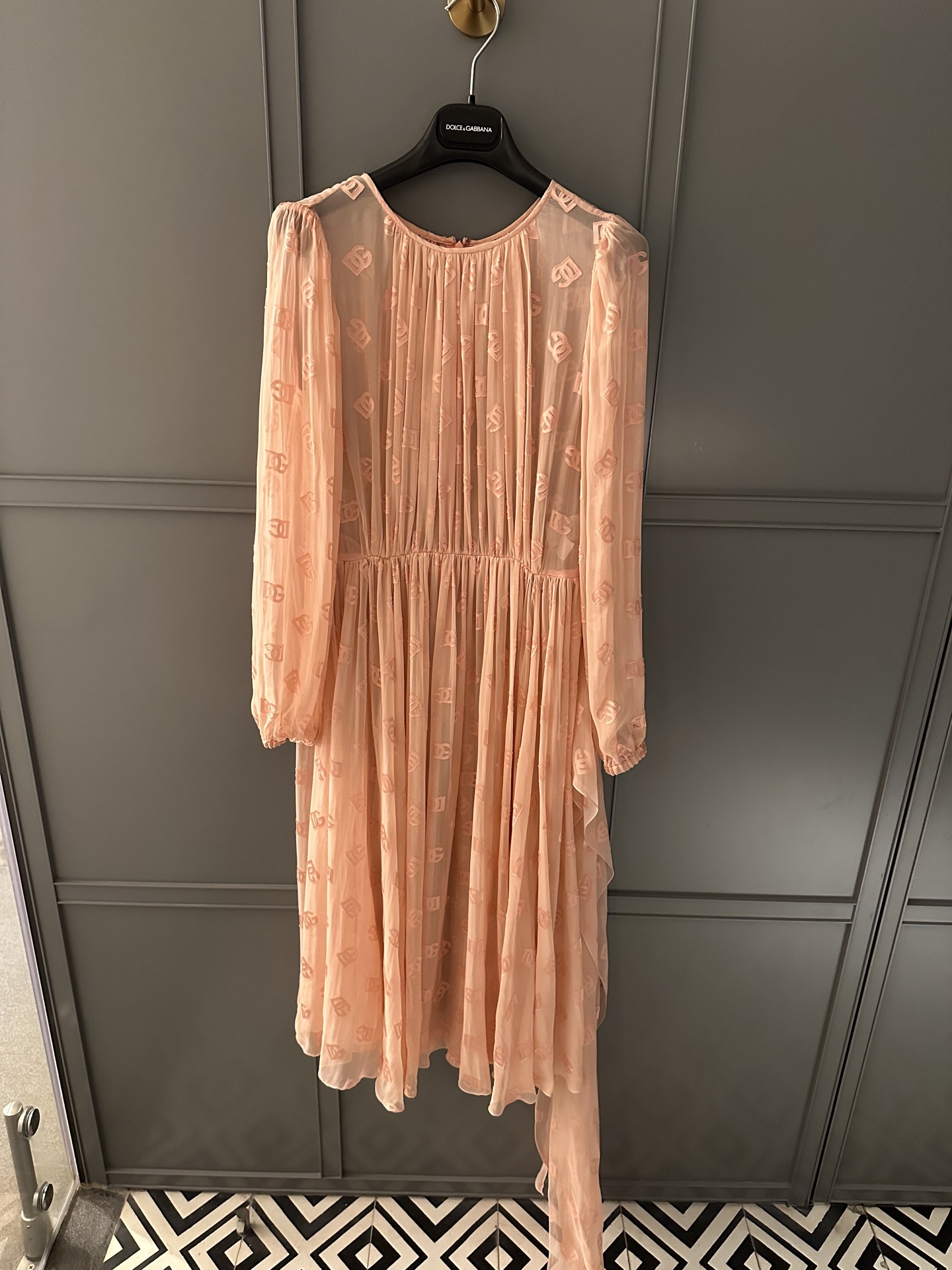 NO:320276,The new silk nitrile dress in spring and summer 25 has released a new color this year!  So beautiful!  Fairy air piaopiao spot 36-38-40-42, skirts, real silk, alexander wang1986090925春夏新品真丝硝花连衣裙今年又出新颜色了！太美了！仙气飘飘现货36-38-40-42,,skirts,real silk,alexander wang,Women's clothing