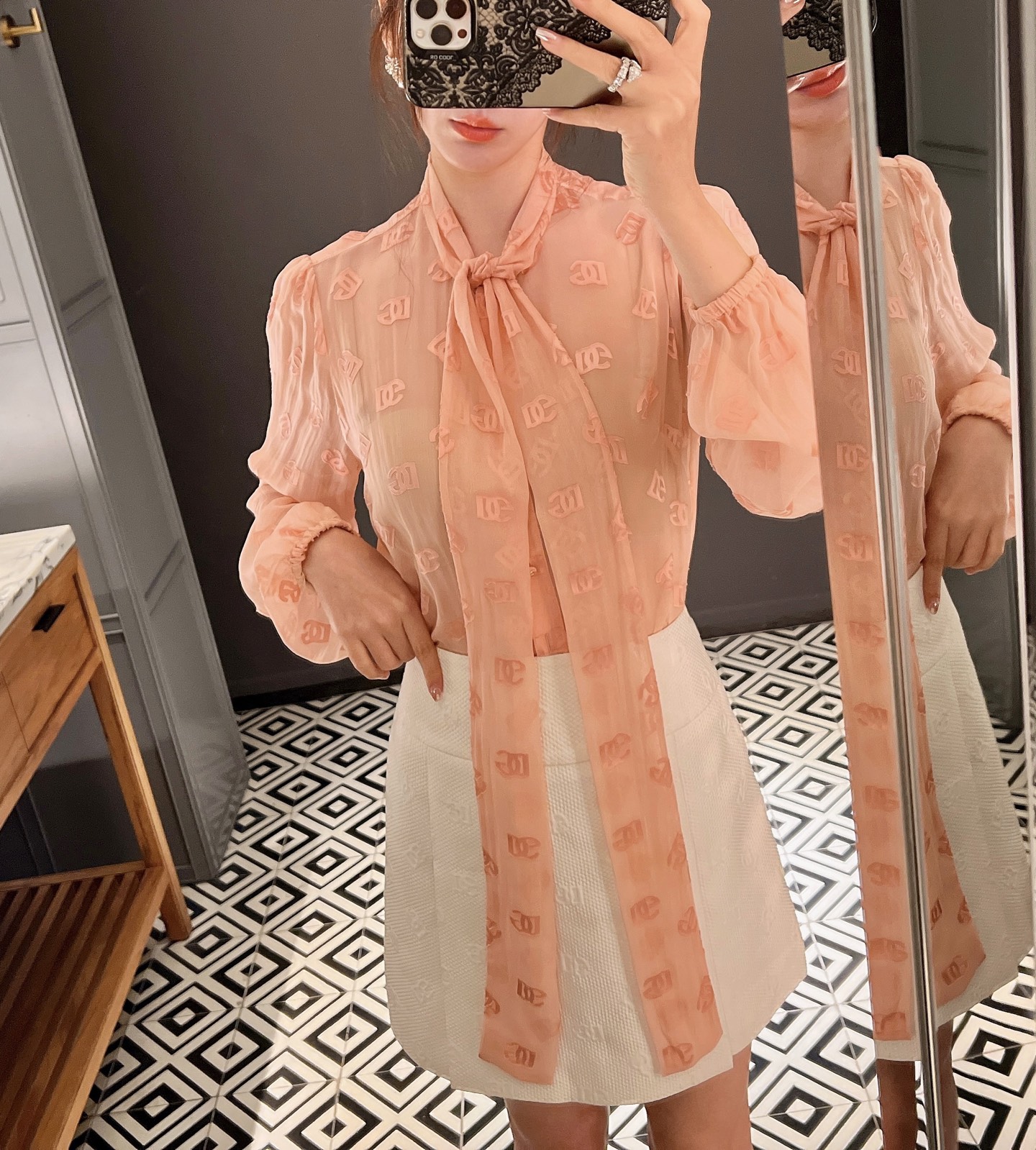 NO:320279,New silk styling fabric shirt in spring and summer!  Streamer Design No. 3 Shipping 36-38-40-42, real silk, alexander wang1986090925春夏新品真丝销花面料衬衣！飘带设计3号出货36-38-40-42,,real silk,alexander wang,Women's clothing