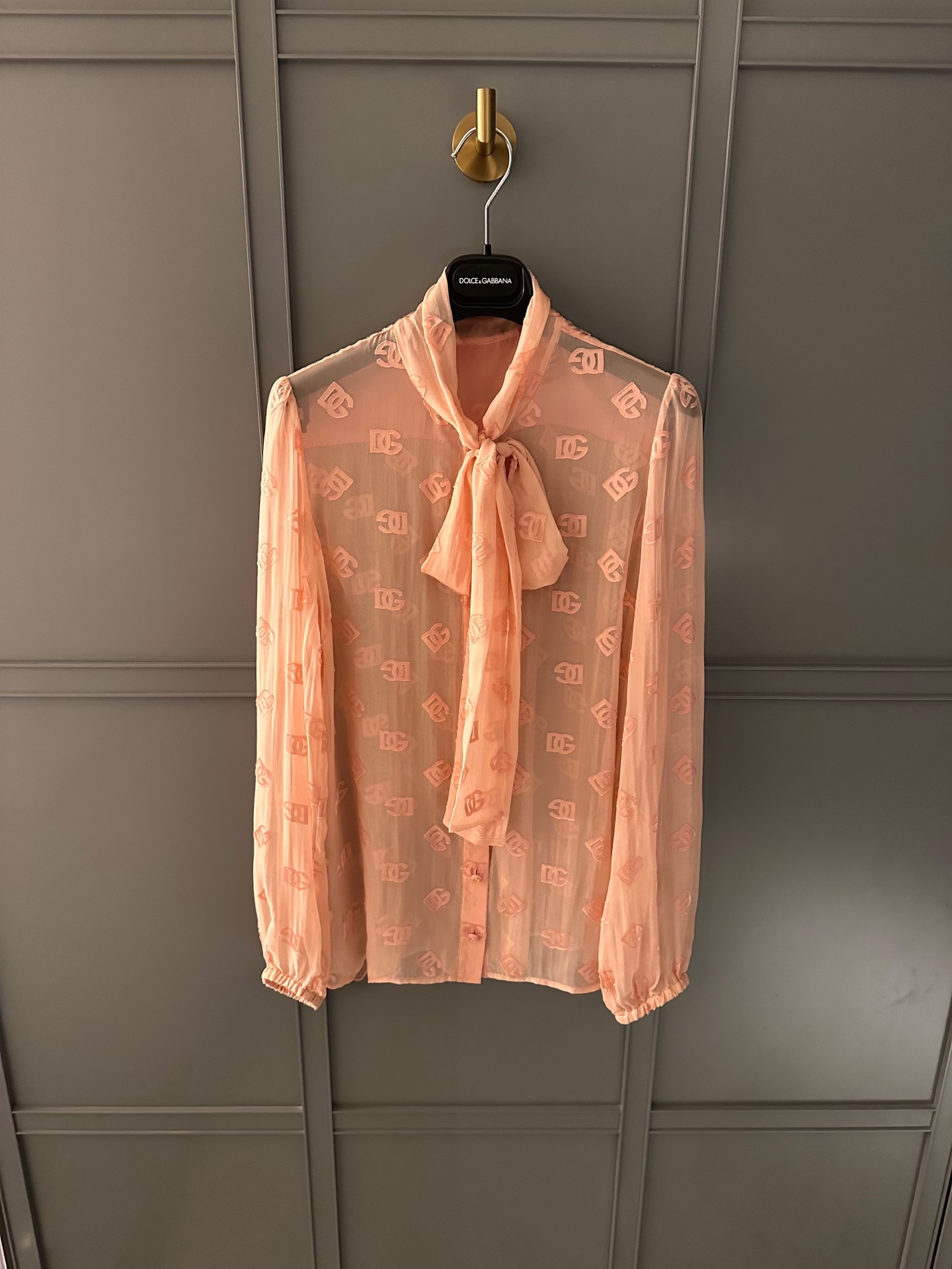 NO:320253,New silk styling fabric shirt in spring and summer!  Streamer Design No. 3 Shipping 36-38-40-4, real silk, alexander wang19860909春夏新品真丝销花面料衬衣！飘带设计3号出货36-38-40-4,,real silk,alexander wang,Women's clothing