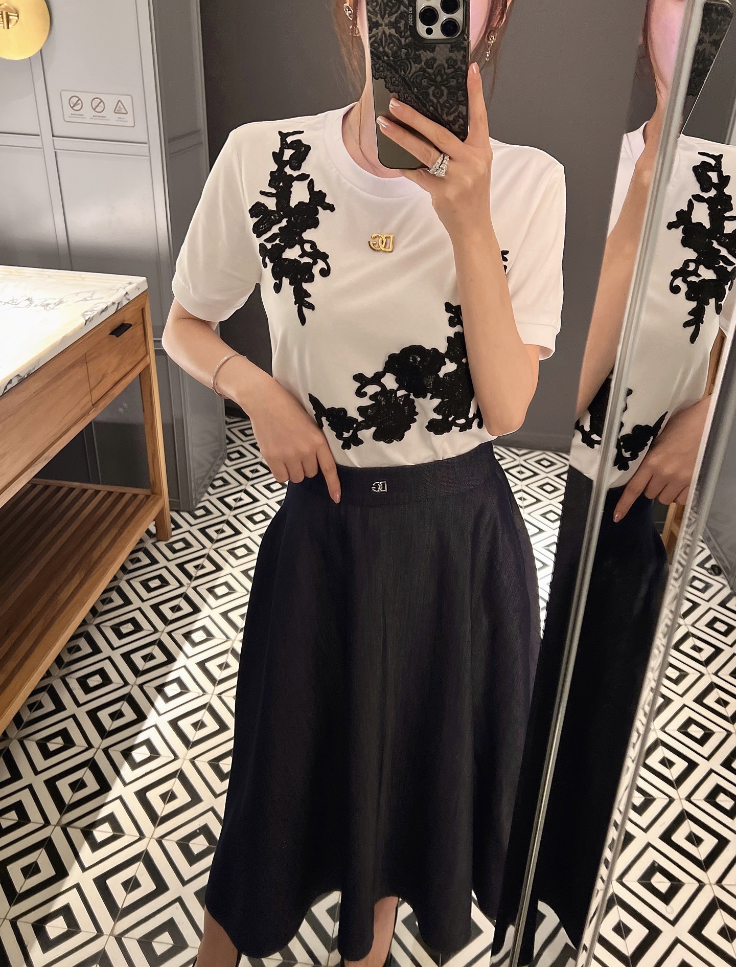 NO:321027,Skirt with new spring and summer water melt flower applique T-denmon fabric skirt!  Spot 36-38-40-42T号, skirts, alexander wang19860909半裙春夏新品水融花贴花T牛仔面料半裙！现货36-38-40-42T桖,,skirts,alexander wang,Women's clothing