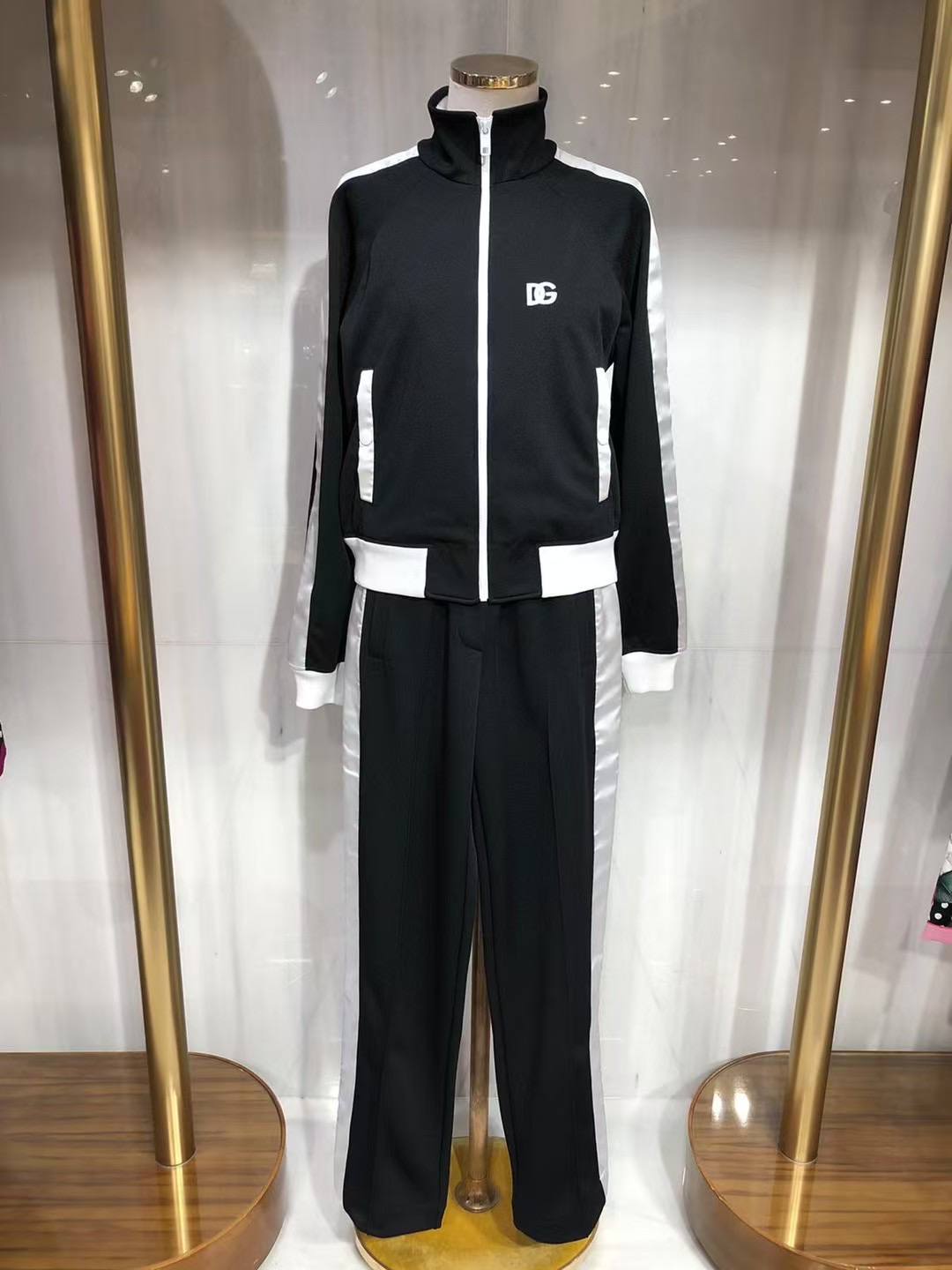 NO:321450,Jacket P-pants, a new spring and summer style single 10-day black and white contrasting color set!  Casual and versatile style!  36-38-40-42,,jackets & coats,alexander wang19860909外套p裤 春夏新款排单10天黑白撞色套装！休闲百搭款！36-38-40-42,,jackets & coats,alexander wang,Women's clothing