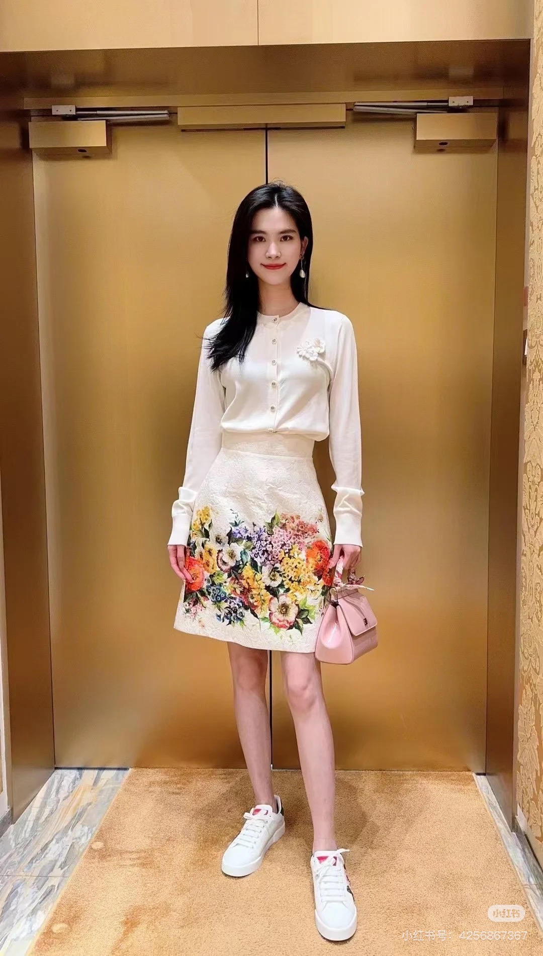 NO:325833,Spot 25 Spring and Summer New Silk Yarn Fabric Two-piece Set!  And make white coats!  Purple made a vest and jacket two-piece set!  All the flowers are handmade!  36-38-40-42 Jacket vest, Jackets & coats, real silk, alexander wang19860909现货25春夏新款真丝纱线面料两件套！还有做白色外套！紫色就做了背心和外套两件套！花朵全手工！36-38-40-42外套背心,,jackets & coats,real silk,alexander wang,Women's clothing