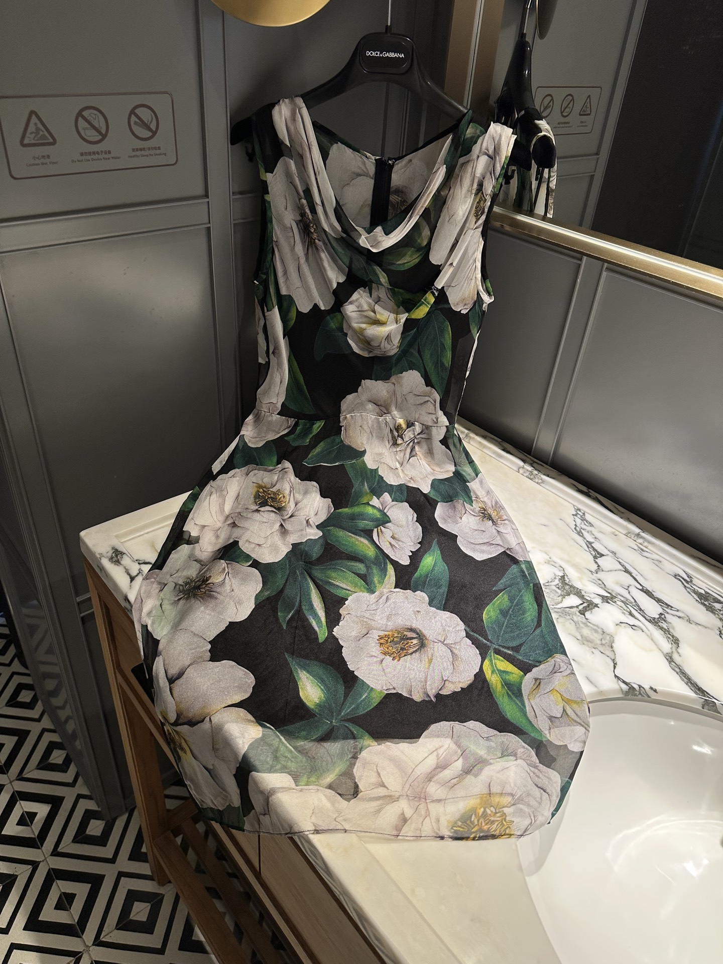 26春夏新品❤️真丝牡丹花连衣裙！里外真丝面料🎆这款面料很薄很飘逸！干洗打理！36-38-40-42