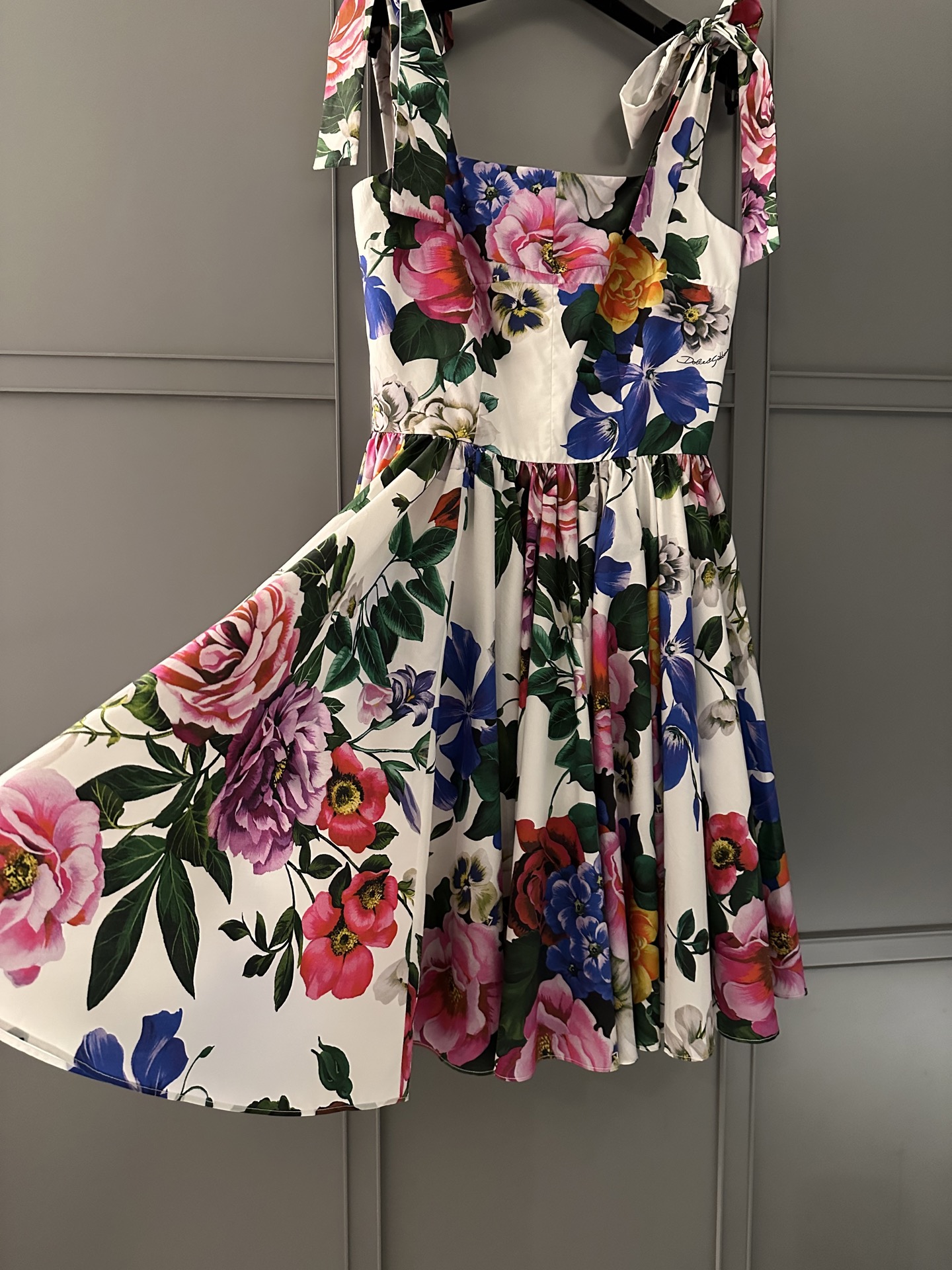 NO:325830,The new spring and summer style positioning and restore the tropical garden series brings spring to a huge amount of time!  A very suitable skirt for vacation in spring and summer!  Photos on photo spot 36-38-40-42,,skirts,alexander wang19860909春夏新款定位还原花热带花园系列把春天穿在身上摆量巨大！非常春夏适合度假的一款裙子！拍照上镜现货36-38-40-42,,skirts,alexander wang,Women's clothing