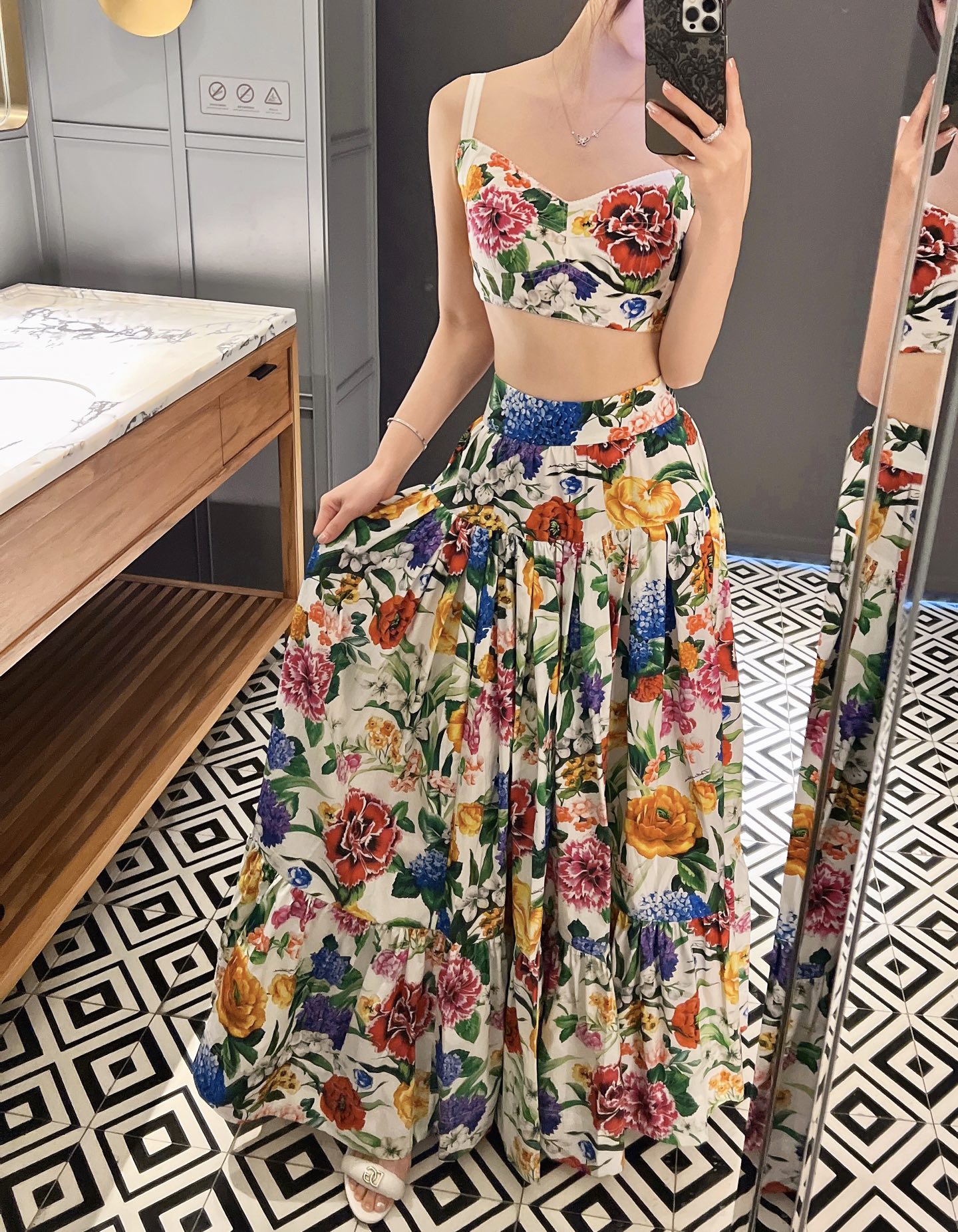 NO:328309,There are all new 25 spring and summer products sets!  The colors are super beautiful!  Spot 36-38-40-42 skirts, skirts, alexander wang1986090925春夏新品套装一套都有！花色超美！现货36-38-40-42 半裙,,skirts,alexander wang,Women's clothing