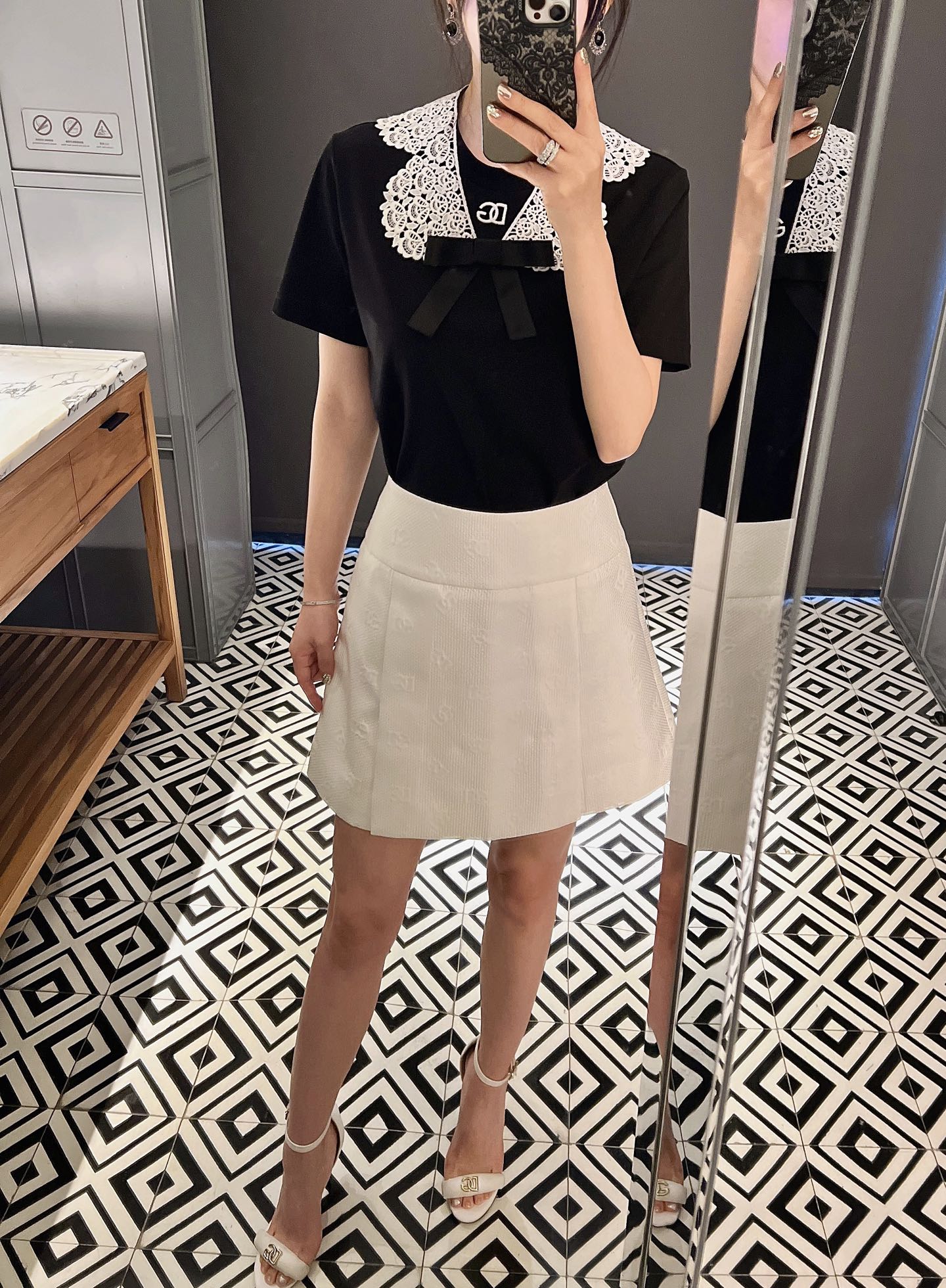 NO:326976,25 spring and summer new collar embroidered T!  The embroidery has texture!  Design interest spot 36-38-40-42,,alexander wang1986090925春夏新品领子绣花T！绣花有质感！设计感兴趣现货36-38-40-42,,alexander wang,Women's clothing