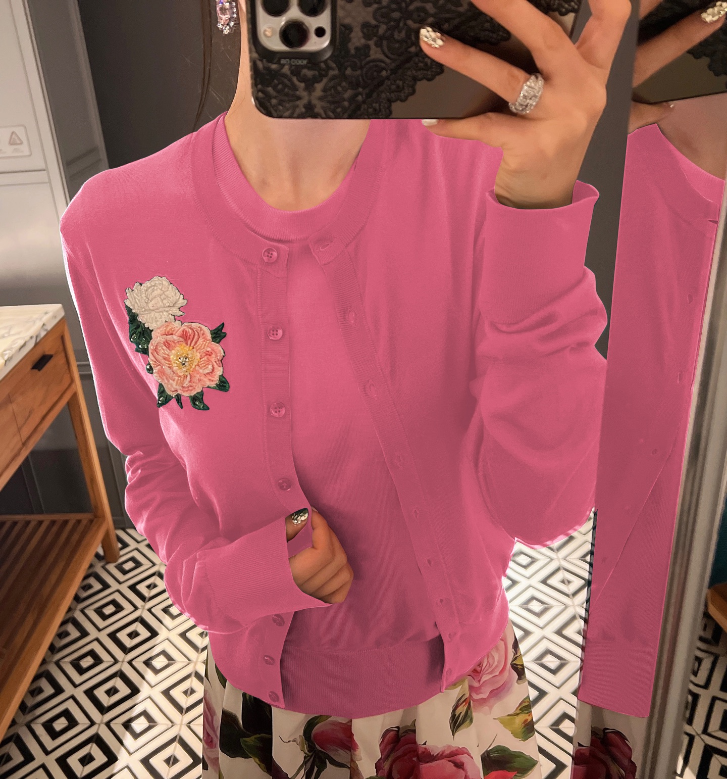 NO:326983,The new spring and summer products are available in two colors, both colors are very bright and beautiful!  Full silk yarn vest 90360 cardigan, real silk, alexander wang19860909春夏新品两色可选背心开衫两个颜色都非常鲜亮漂亮！全真丝纱线背心90360开衫,,real silk,alexander wang,Women's clothing