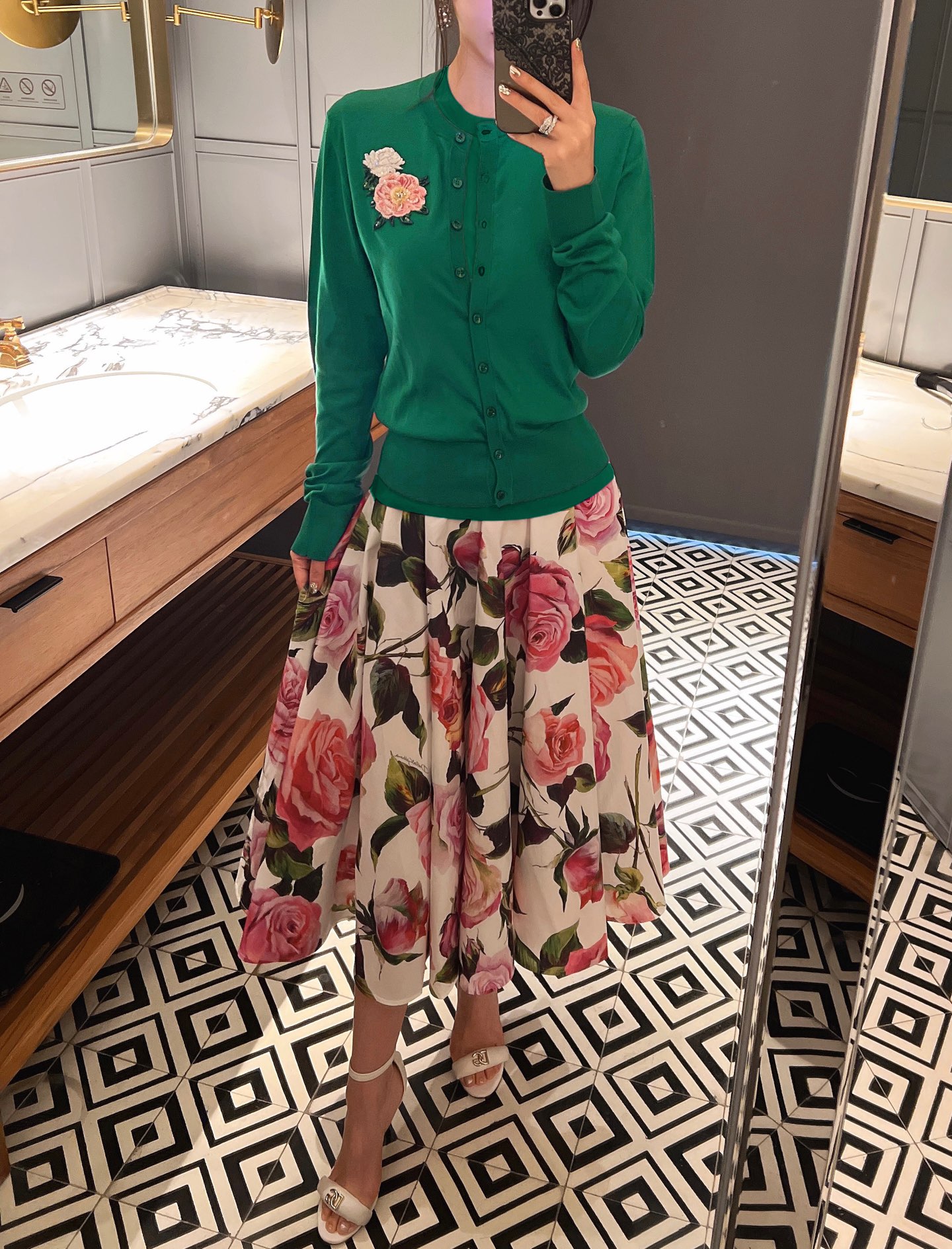 NO:326987,The new spring and summer products are available in two colors, both colors are very bright and beautiful!  Full silk yarn vest 90360 cardigan, real silk, alexander wang19860909春夏新品两色可选背心开衫两个颜色都非常鲜亮漂亮！全真丝纱线背心90360开衫,,real silk,alexander wang,Women's clothing