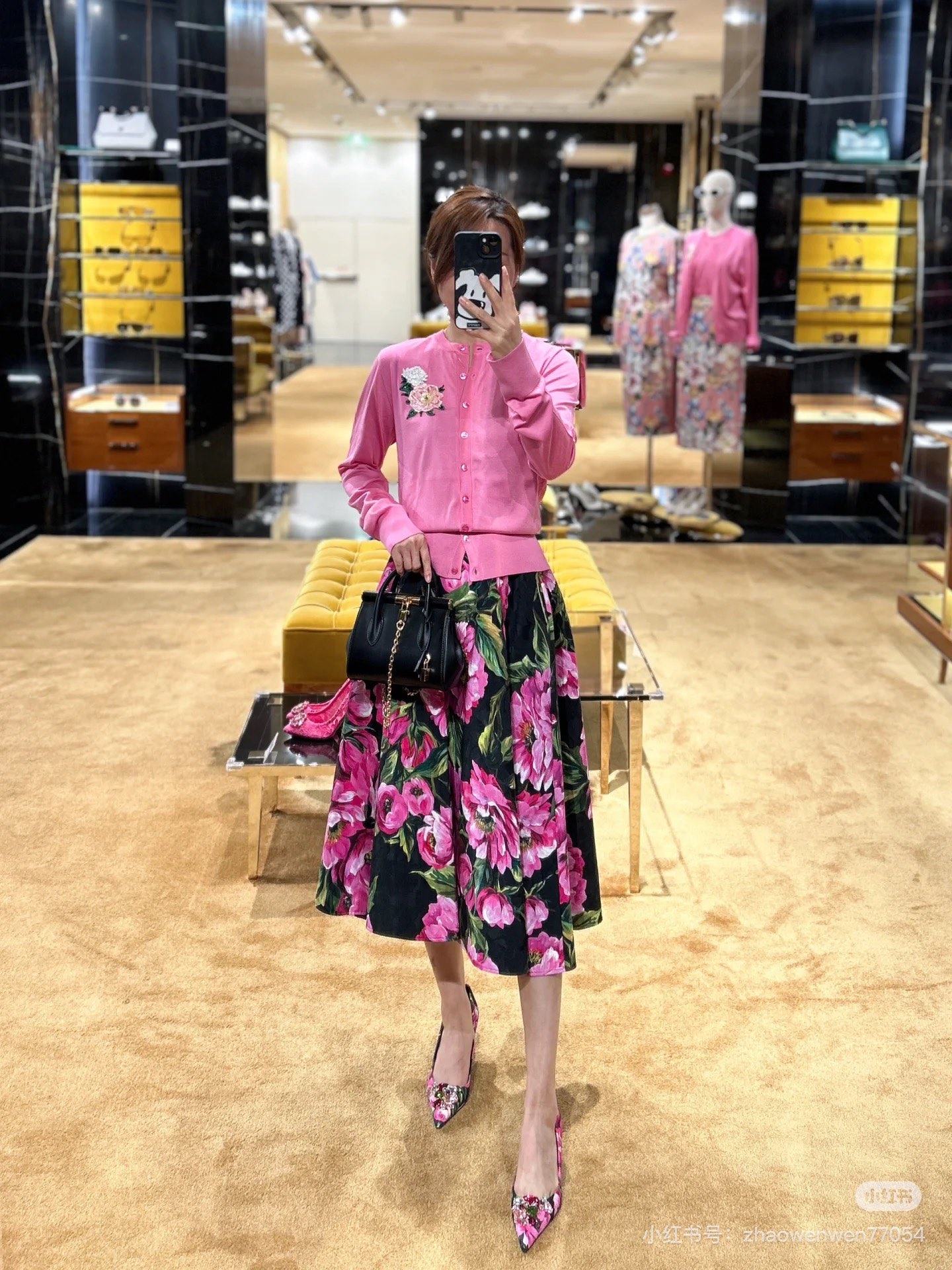 NO:579350,The new spring and summer two-color optional vest cardigan, both colors are very bright and beautiful!  All silk yarn,,real silk,alexander wang19860909春夏新品两色可选背心开衫两个颜色都非常鲜亮漂亮！全真丝纱线,,real silk,alexander wang,Women's clothing