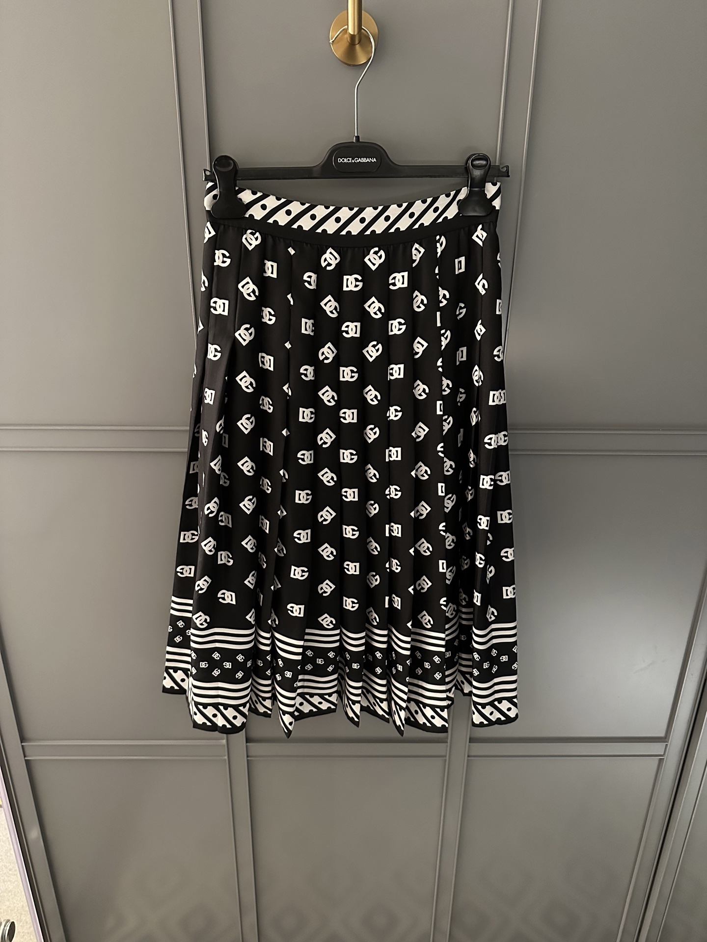 NO:566995,-25 spring and summer new products are in stock, including long-sleeved shirts and short-sleeved shirts!  There are also skirts!  Black and white classic color combination!  36-38-40-42 skirt p,,skirts,shirts,T-shirt,alexander wang19860909-25春夏新品现货 有长袖衬衫和短袖衬衫！半裙也有！黑白经典颜色搭配！36-38-40-42半裙p,,skirts,shirts,T-shirt,alexander wang,Women's clothing