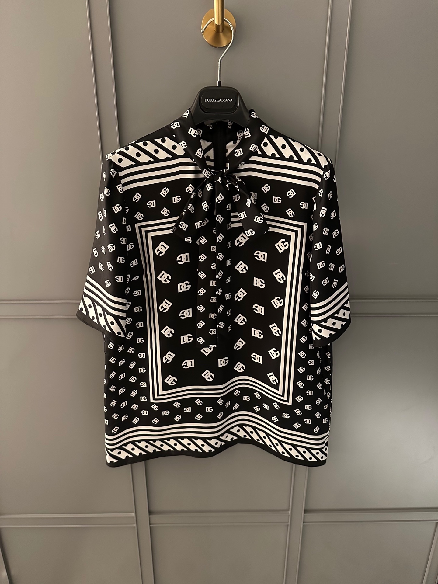 NO:330419,25 Spring and Summer New Products In Stock, Long Sleeve Shirts and Short Sleeve Shirts!  There are skirts too!  Classic black and white color matching!  36-38-40-42,,skirts,shirts,T-shirt,alexander wang1986090925春夏新品现货 有长袖衬衫和短袖衬衫！半裙也有！黑白经典颜色搭配！36-38-40-42,,skirts,shirts,T-shirt,alexander wang,Women's clothing