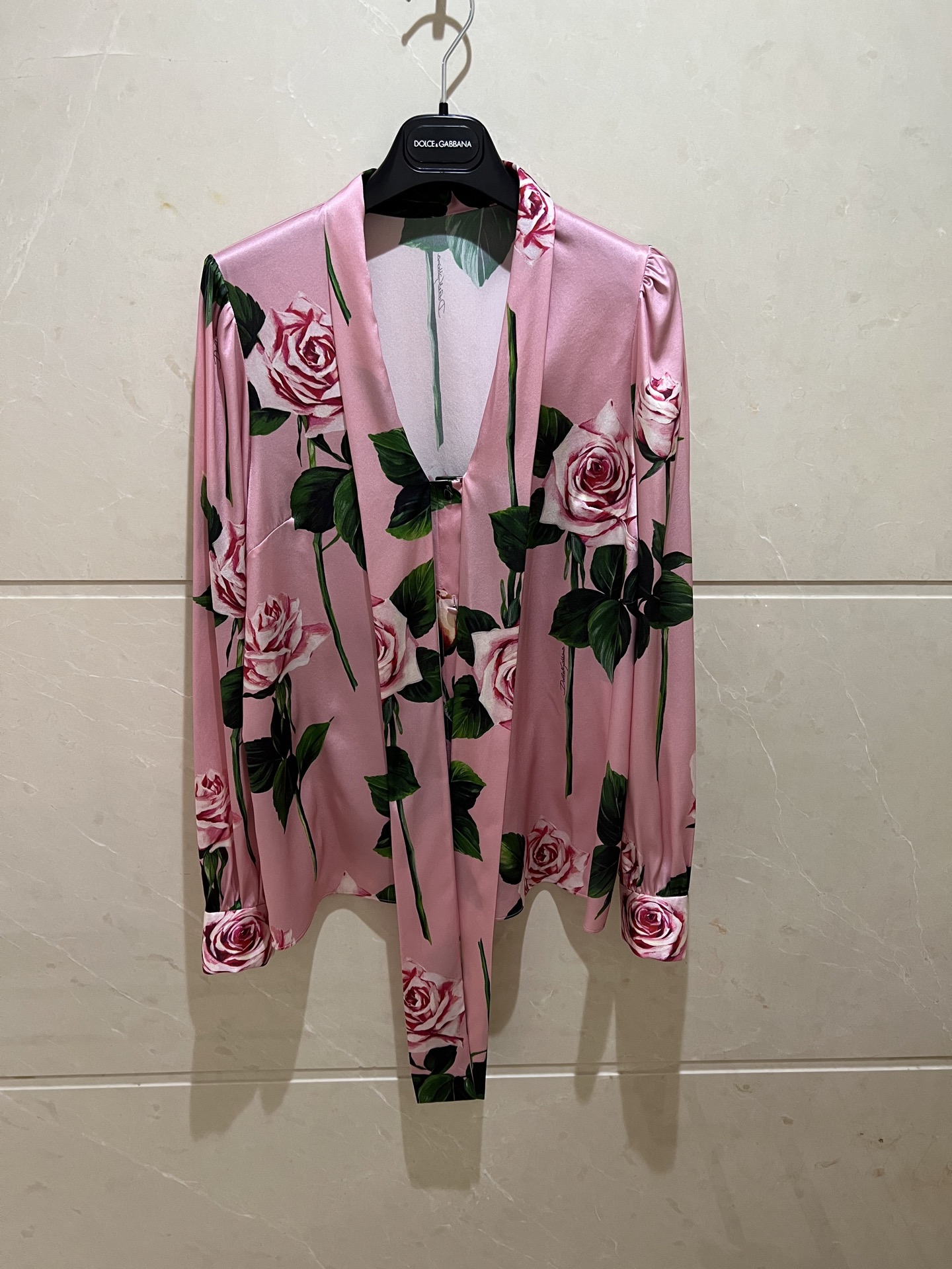 NO:328290,New silk satin shirt in spring and summer 25!  Simple and atmospheric spot 36-38-40-42, real silk, alexander wang1986090925春夏新品真丝缎面料衬衣！简约大气现货36-38-40-42,,real silk,alexander wang,Women's clothing