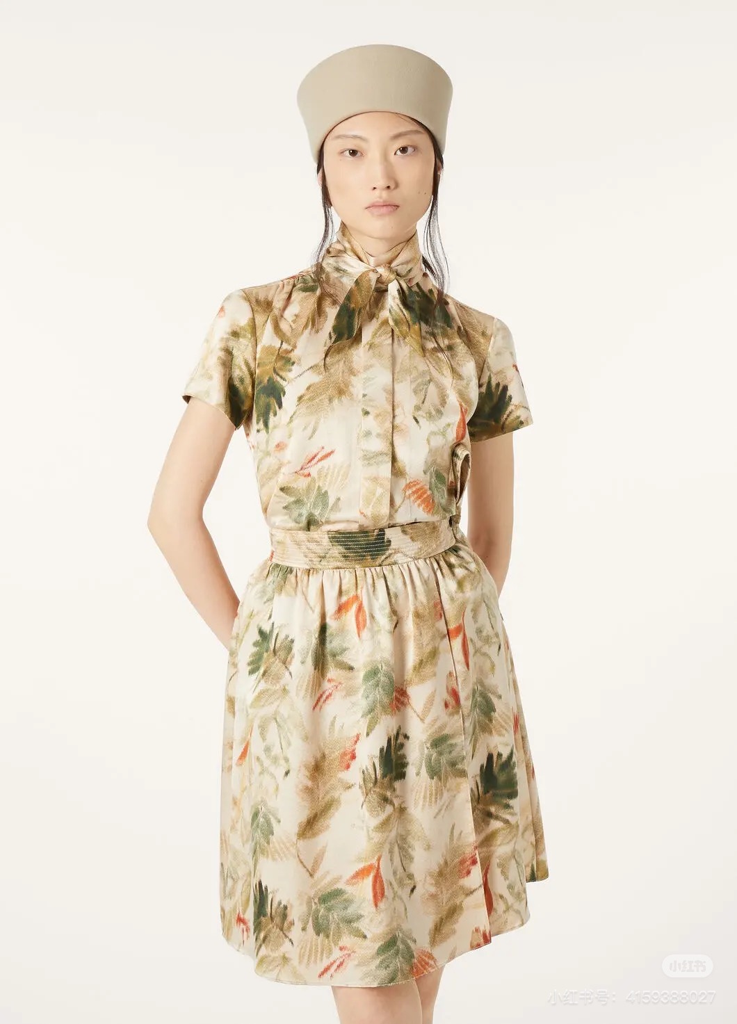 NO:328311,New spring and summer LP silk satin set!  My two-sided printed original version is the same!  One side is white!  So the double-sided bottom we made is exactly the same as the front!  High-version spot top, loro piana, real silk, alexander wang19860909春夏新品LP真丝缎套装！我的做的双面印花原版一样！单面是白色的！所以我们做的双面底面也是和正面一模一样的！高版本现货上衣,,loro piana,real silk,alexander wang,Women's clothing