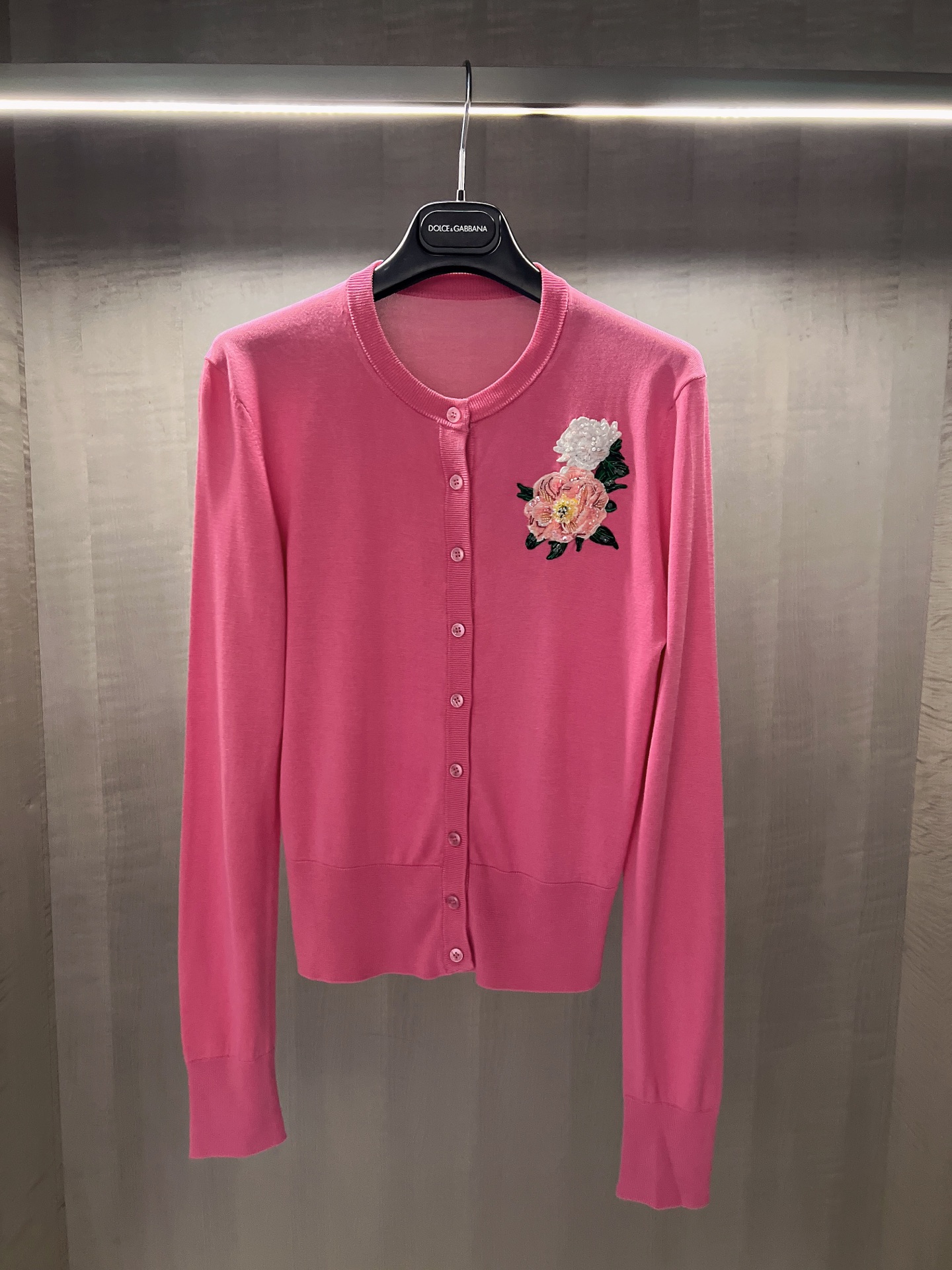 NO:952599,The new early autumn two-color optional vest cardigan, both colors are very bright and beautiful!  All silk yarn,,real silk,19860909早秋新款两色可选背心开衫两个颜色都非常鲜亮漂亮！全真丝纱线,,real silk,,Women's clothing