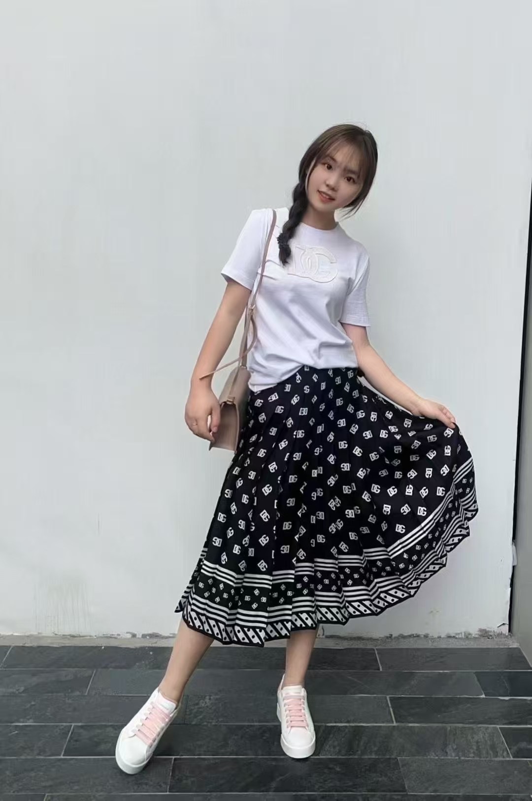 NO:566999,/25 new spring and summer products are in stock, including long-sleeved shirts and short-sleeved shirts!  There are also skirts!  Black and white classic color combination!  36-38-40-42 skirt,,skirts,shirts,T-shirt,alexander wang19860909/25春夏新品现货 有长袖衬衫和短袖衬衫！半裙也有！黑白经典颜色搭配！36-38-40-42半裙,,skirts,shirts,T-shirt,alexander wang,Women's clothing
